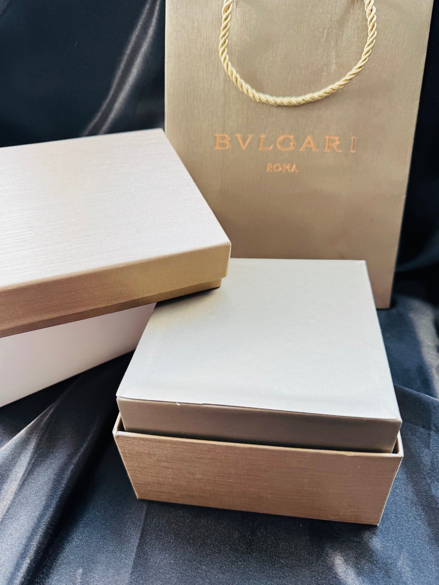 IMPONENTE Y DISTINGUIDO RELOJ AUTOMÁTICO MECÁNICO SKELETON BVLGARI OCTO! HERMOSO DISEÑO Y CALIDAD!!!

PRECIO A TRATAR 

Información por WhatsApp 99 81 92 84 65


NOTA:

No se hacen envíos 🚚  📦 💨!

Las Ventas son solo en Cancún

Nuestro Lema: No somos N