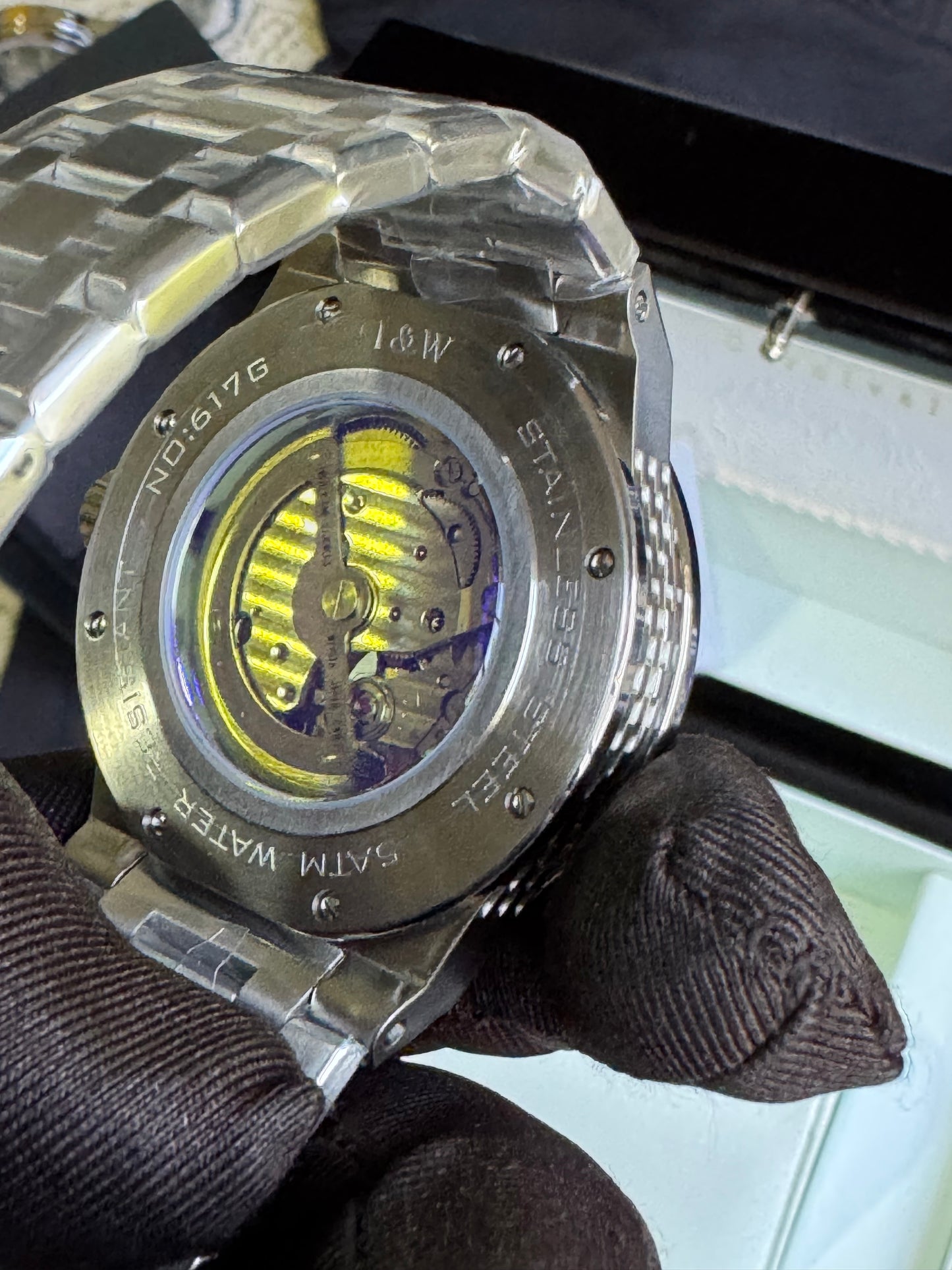 SOFISTICADO RELOJ AUTOMÁTICO I&W- CRISTAL ZAFIRO-LUMINOSO-PEQUEÑA VENTANA TOURBILLON-PEQUEÑOS DIALES SEGUNDERO Y 24 HRS. RESISTENTE AL AGUA- ALTA CALIDAD!!!