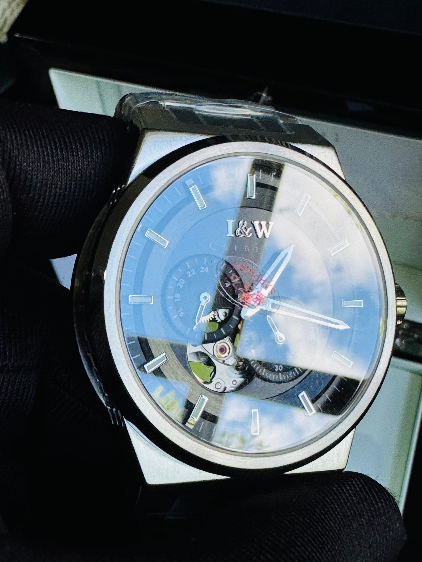 SOFISTICADO RELOJ AUTOMÁTICO I&W- CRISTAL ZAFIRO-LUMINOSO-PEQUEÑA VENTANA TOURBILLON-PEQUEÑOS DIALES SEGUNDERO Y 24 HRS. RESISTENTE AL AGUA- ALTA CALIDAD!!!