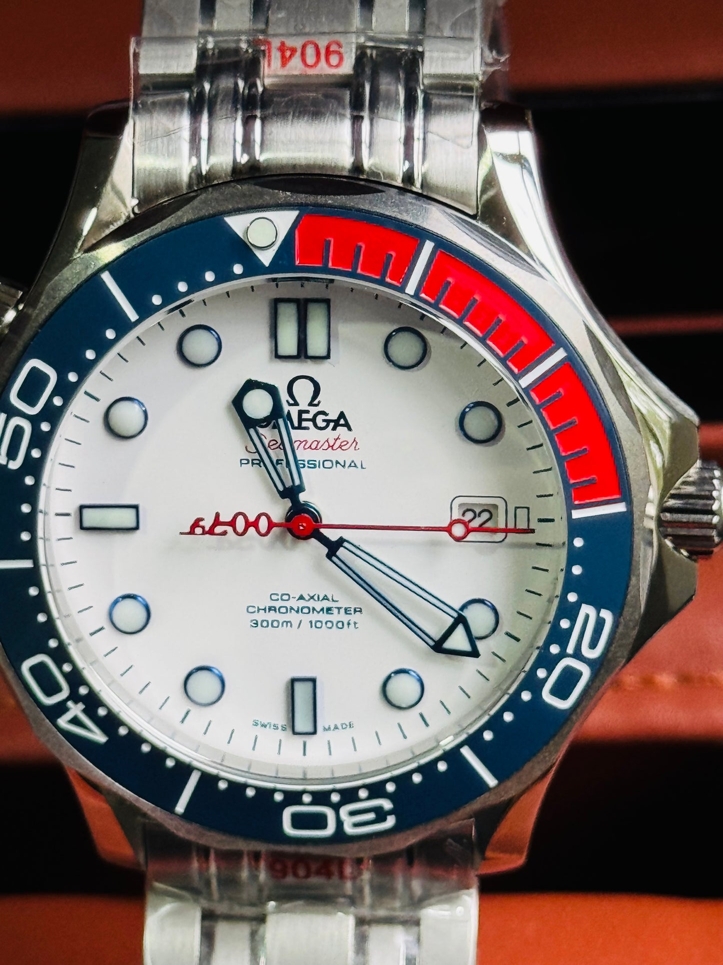 AUDAZ Y VERSÁTIL DISEÑO JAMES BOND 007-OMEGA AUTOMÁTICO SEA MASTER! FECHADOR-LUMINOSO-CRISTAL ZAFIRO-BISEL GIRATORIO ETC