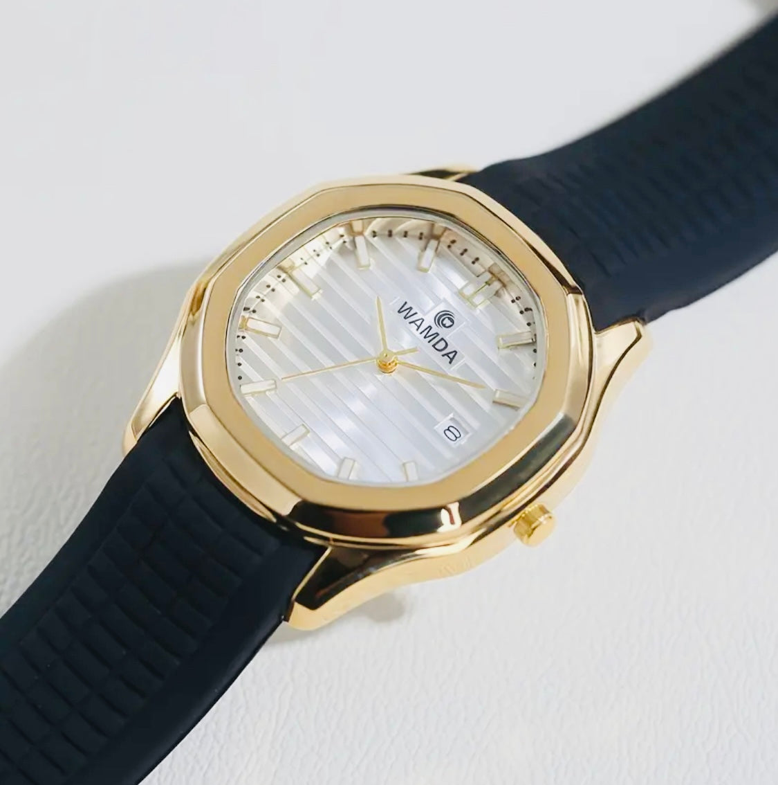 Reloj de Pulsera de Cuarzo Elegante para Negocios con Correa de Silicona, Caja de Aleación Hexagonal - Batería de Botón -Perfecto para Regalo 🎁