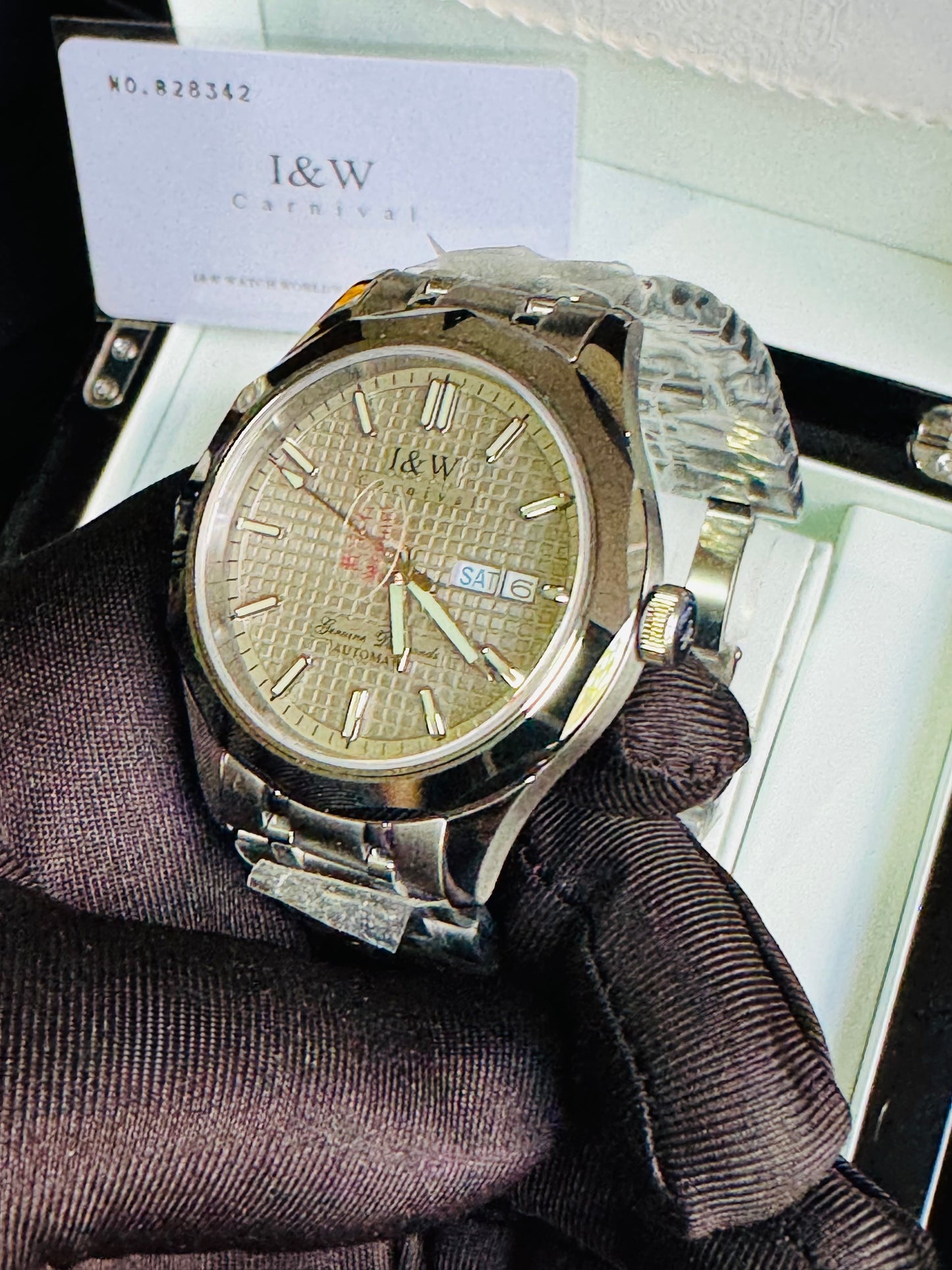 HERMOSO y ELEGANTE DISEÑO I&W AUTOMATICO- CRISTAL ZAFIRO-LUMINOSO-FECHADOR-DÍA DE LA SEMANA 💯% ORIGINAL