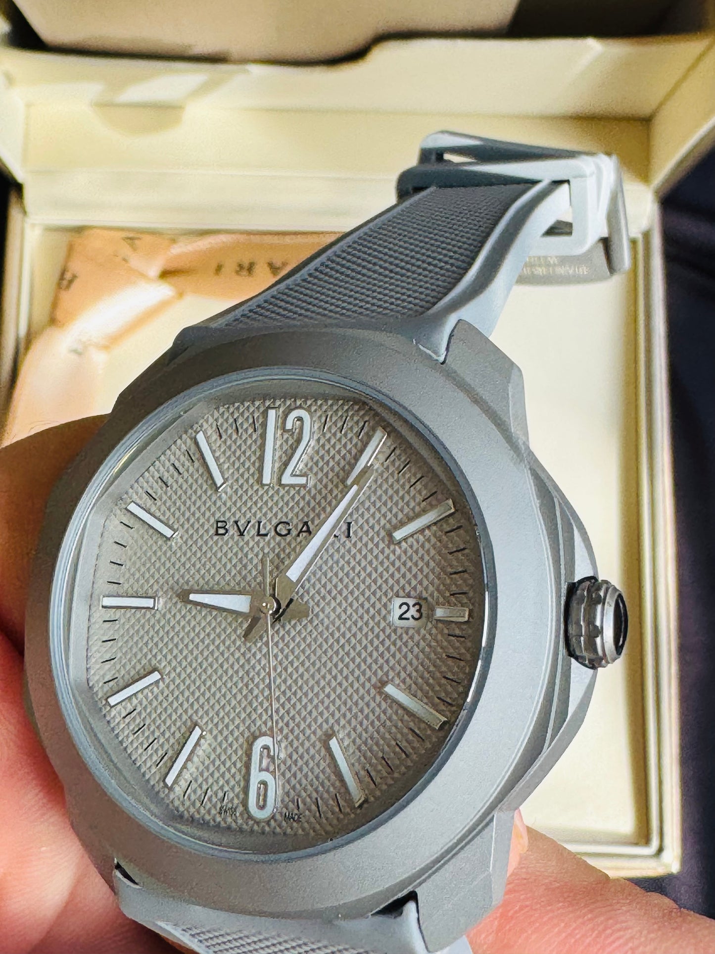 ELEGANTE RELOJ OCTO BVLGARI AUTOMÁTICO- 31 JOYAS 💎 CRISTAL ZAFIRO- FECHADOR-DISEÑO NUEVO!!!