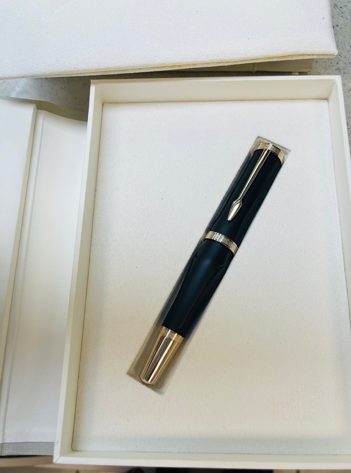 EDICIÓN LIMITADA PLUMA FUENTE MONT BLANC Writers Edition Homenaje a Homer Juego completo de pluma estilográfica con punta M INSPIRADO EN EL CABALLO DE TROYA!  Información por WhatsApp 99 81 92 84 65