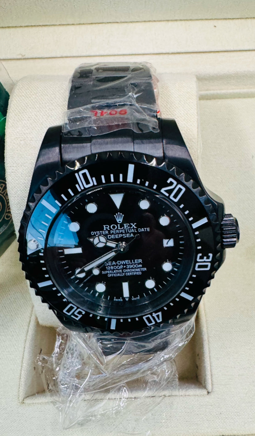 IMPRESIONANTE GRANDE Y PESADO RELOJ AUTOMÁTICO MECÁNICO OYSTER PERPETUAL DATE DEEP SEA-DWELLER- CON VÁLVULA DE ESCAPE DE GAS 💨 RIN LOCK SISTEM! 43mm. ESPECTACULAR RELOJ! Información por WhatsApp al 99 81 92 84 65.