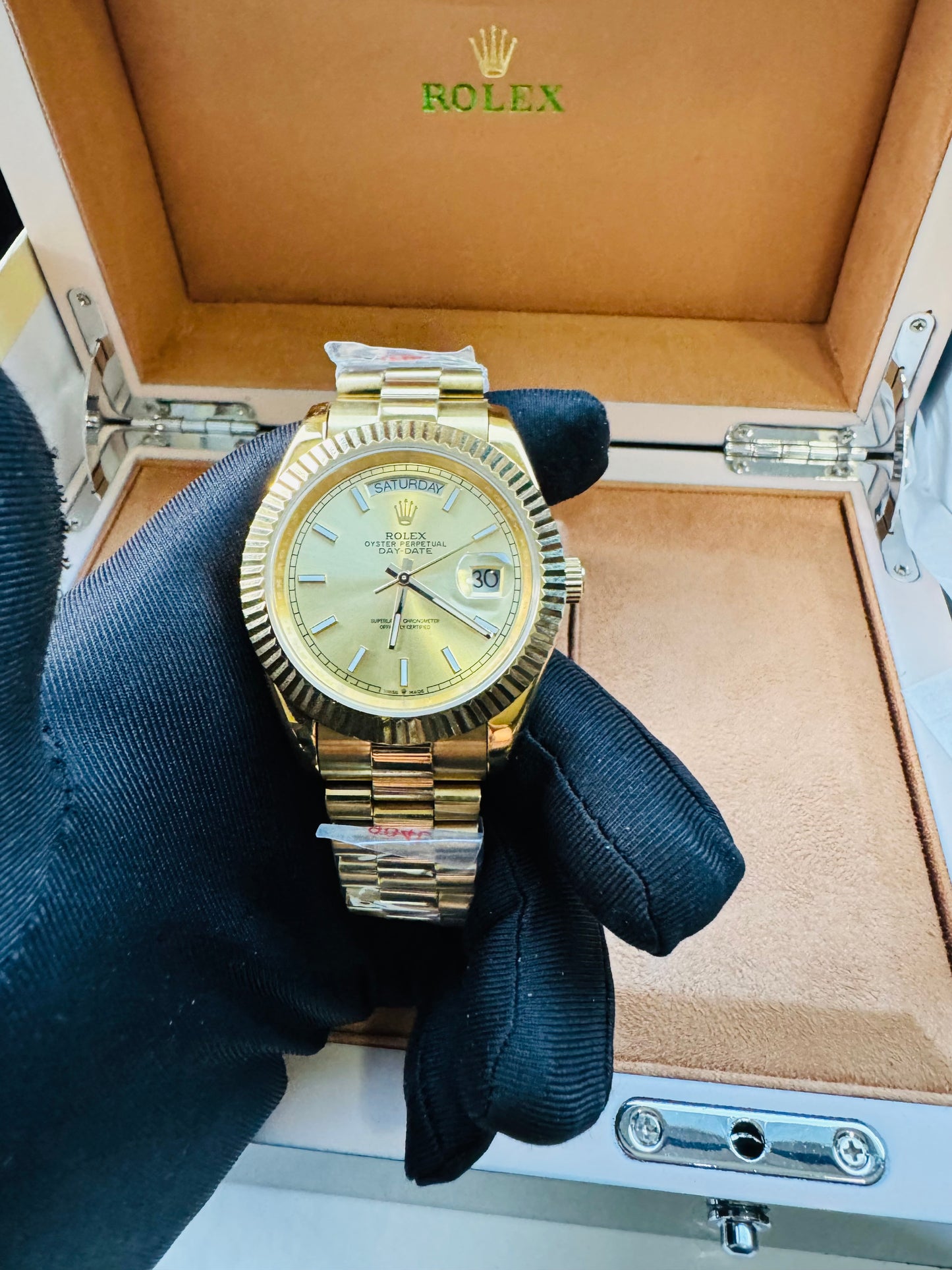 HERMOSO RELOJ AUTOMÁTICO OYSTER PERPETUAL DAY DATE ELEGANCIA Y DISTINCIÓN!

PRECIO A TRATAR 

Información por WhatsApp 99 81 92 84 65


NOTA:

No se hacen envíos 🚚  📦 💨!

Las Ventas son solo en Cancún

Nuestro Lema: No somos Números!