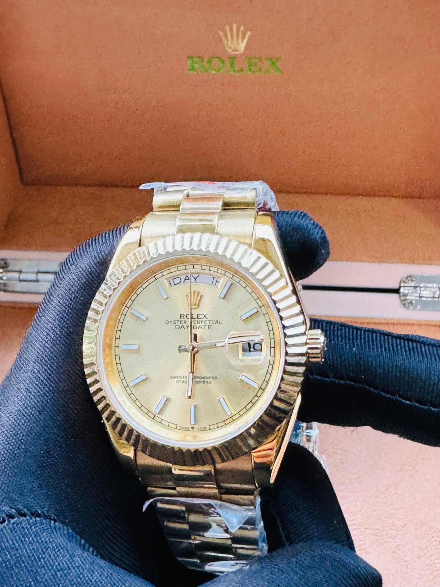 HERMOSO RELOJ AUTOMÁTICO OYSTER PERPETUAL DAY DATE ELEGANCIA Y DISTINCIÓN!

PRECIO A TRATAR 

Información por WhatsApp 99 81 92 84 65


NOTA:

No se hacen envíos 🚚  📦 💨!

Las Ventas son solo en Cancún

Nuestro Lema: No somos Números!