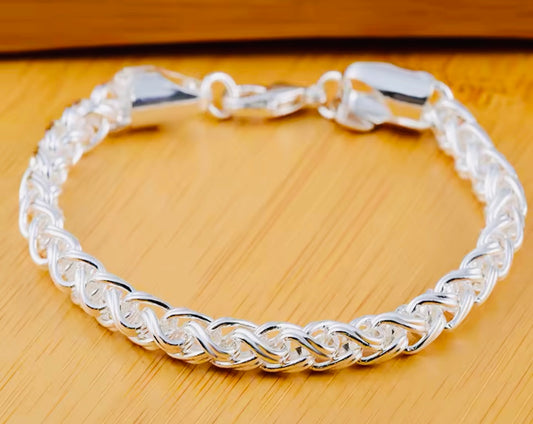 ELEGANTE PULSERA DE PLATA LEY 925 UNITALLA- UNISEX- HIPOALERGENICA! PERFECTA PARA REGALO 🎁!
Información por WhatsApp al 99 81 92 84 65
