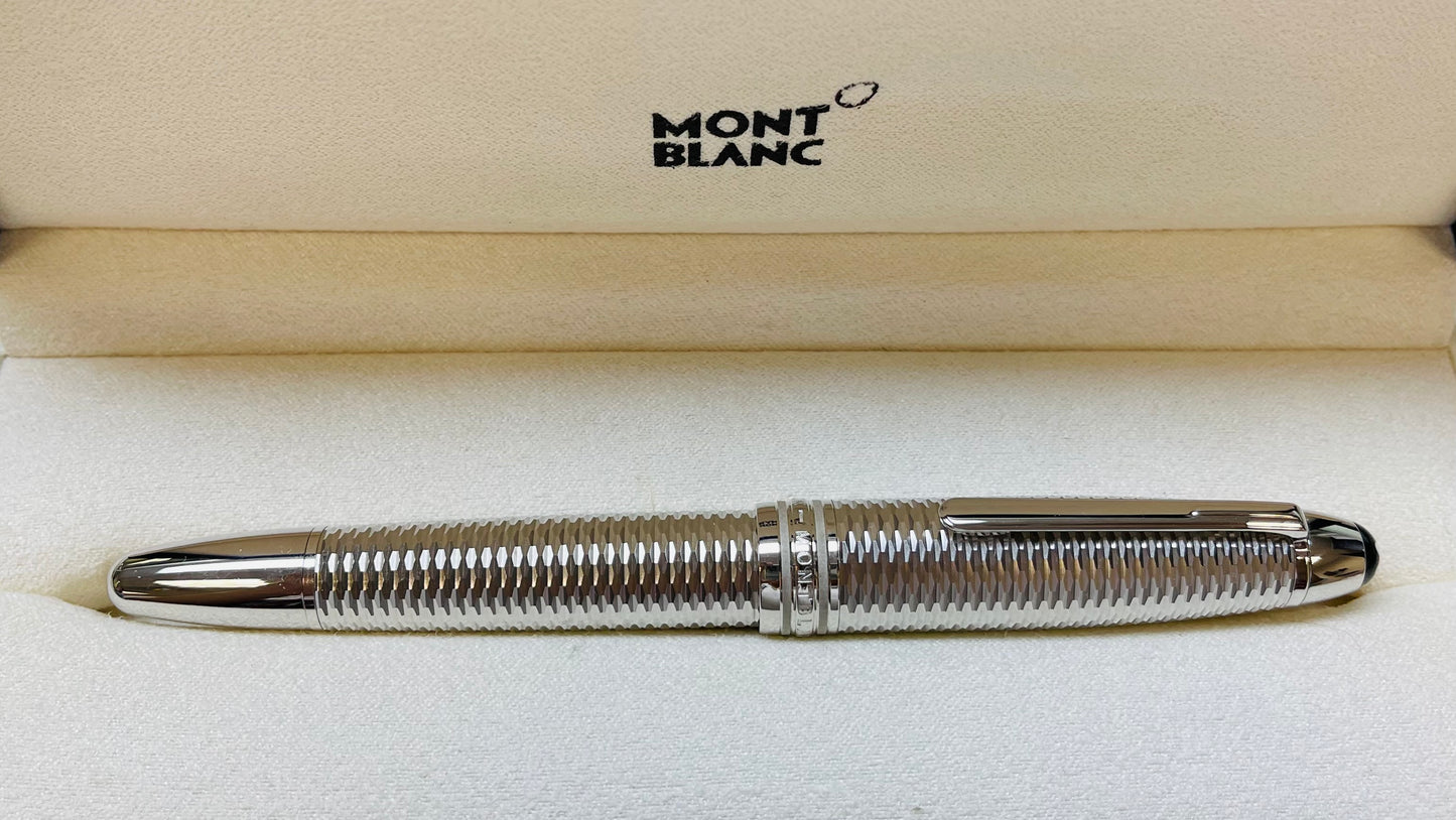 Hermosa de Colección Pluma Estilográfica Le Grand Geometric MontBlanc de Colección Dorada También Disponible en Plateada!