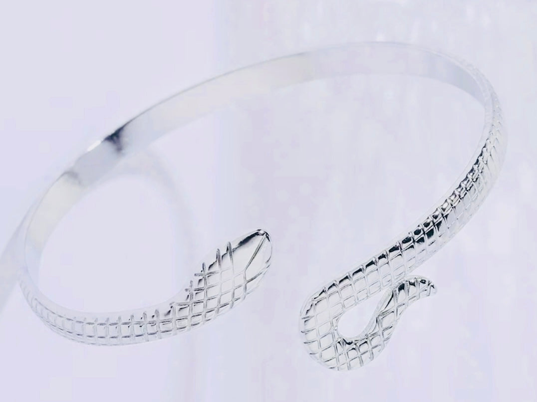 Hermoso Brazalete Unitalla Unisex Hipoalergenico - Perfecto para Regalo
