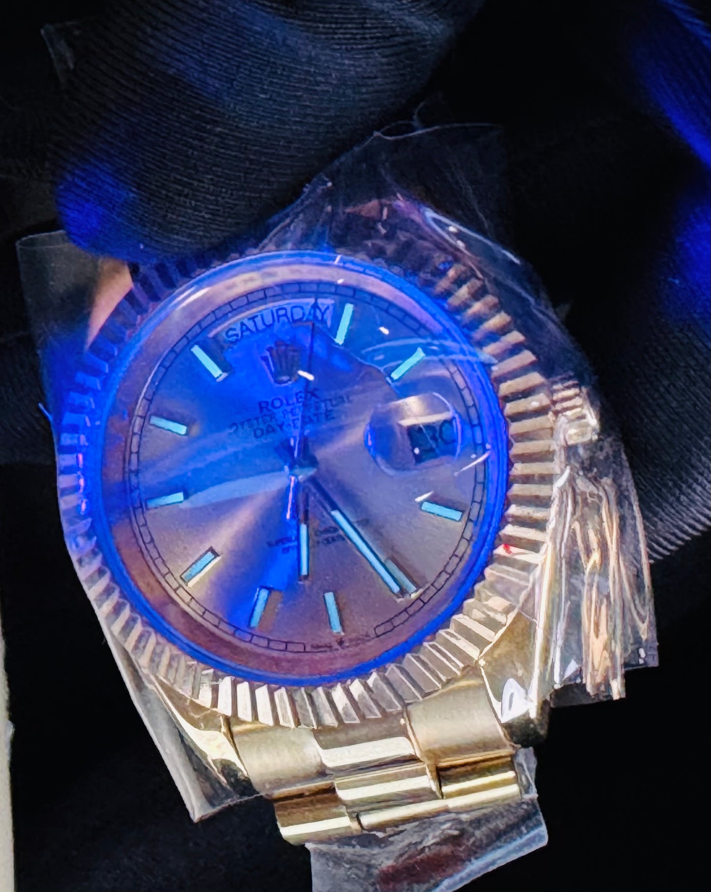 HERMOSO RELOJ AUTOMÁTICO OYSTER PERPETUAL DAY DATE ELEGANCIA Y DISTINCIÓN!

PRECIO A TRATAR 

Información por WhatsApp 99 81 92 84 65


NOTA:

No se hacen envíos 🚚  📦 💨!

Las Ventas son solo en Cancún

Nuestro Lema: No somos Números!