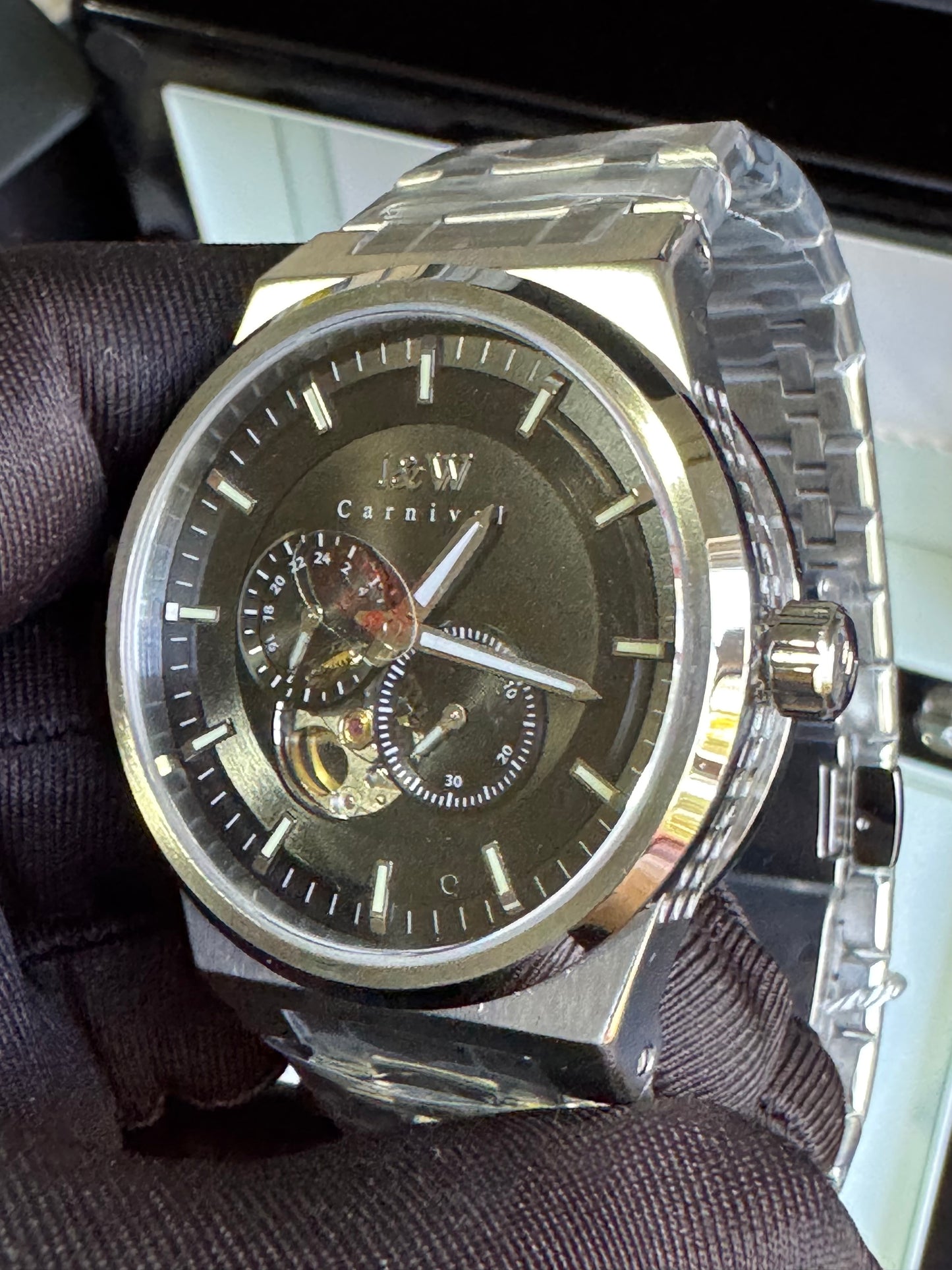 SOFISTICADO RELOJ AUTOMÁTICO I&W- CRISTAL ZAFIRO-LUMINOSO-PEQUEÑA VENTANA TOURBILLON-PEQUEÑOS DIALES SEGUNDERO Y 24 HRS. RESISTENTE AL AGUA- ALTA CALIDAD!!!