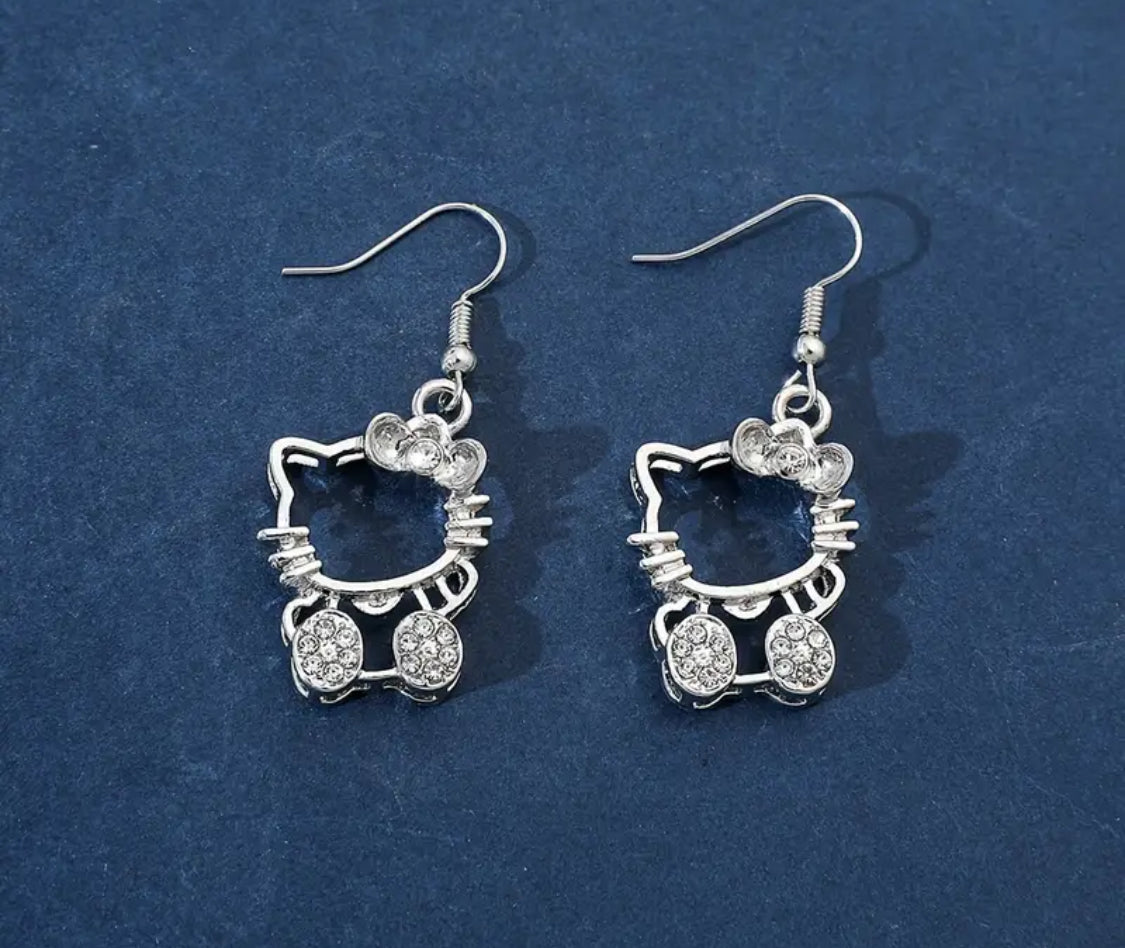 Sanrio Hello Kitty 1 Par de Pendientes de Aleación de Zinc Gris con Incrustaciones de Rhinestones, Pendientes de Oído Hueco de Gato de Metal, Accesorios de Joyería Kawaii Ideales para Regalo 🎁