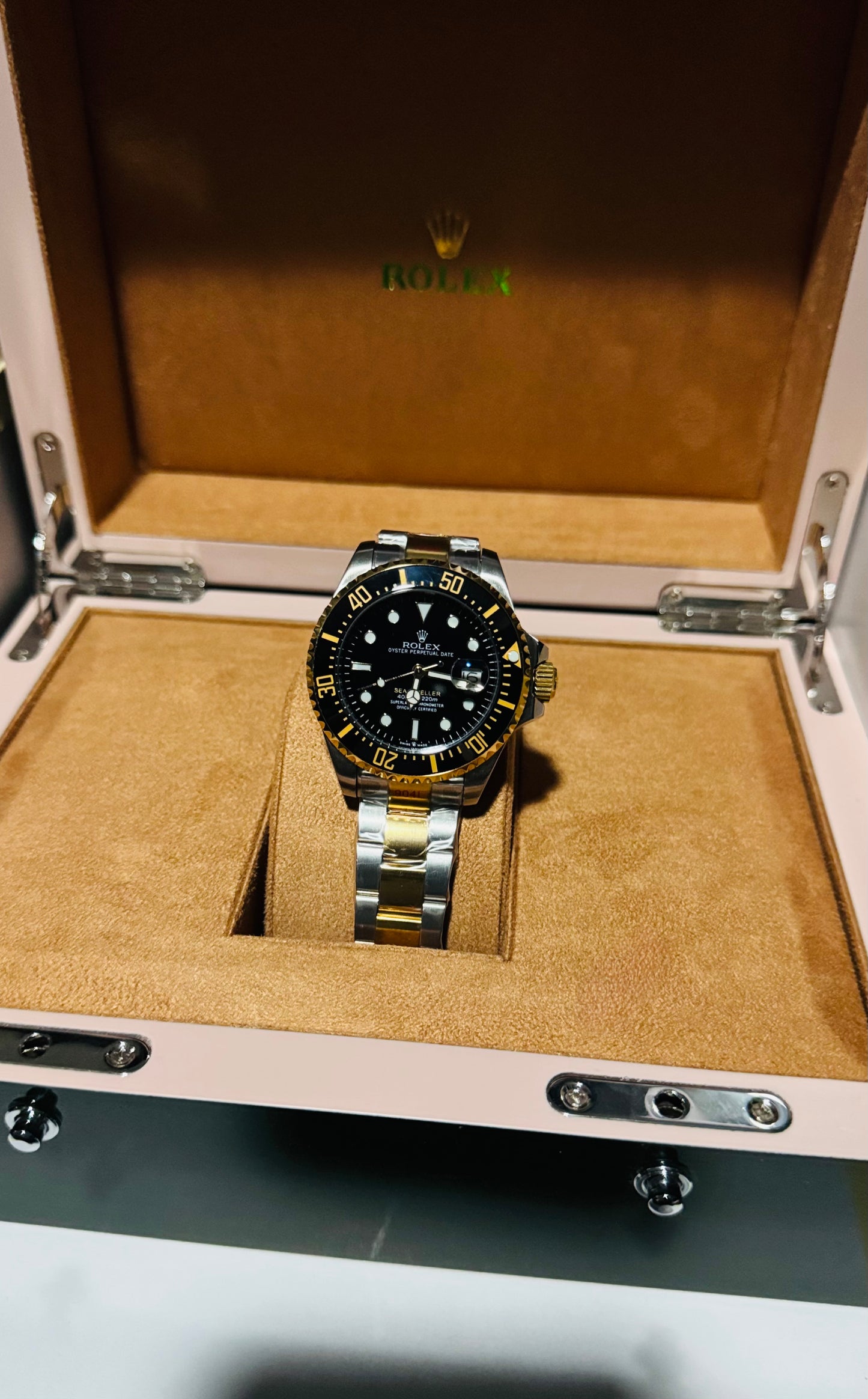 IMPRESIONANTE RELOJ AUTOMÁTICO MECÁNICO OYSTER SEA DWELLER FECHADOR VÁLVULA DE ESCAPE MÁXIMO LUJO Y DISTINCIÓN PRECIO A TRATAR 

NOTA:

No se hacen envíos 🚚  📦 💨!

Las Ventas son solo en Cancún