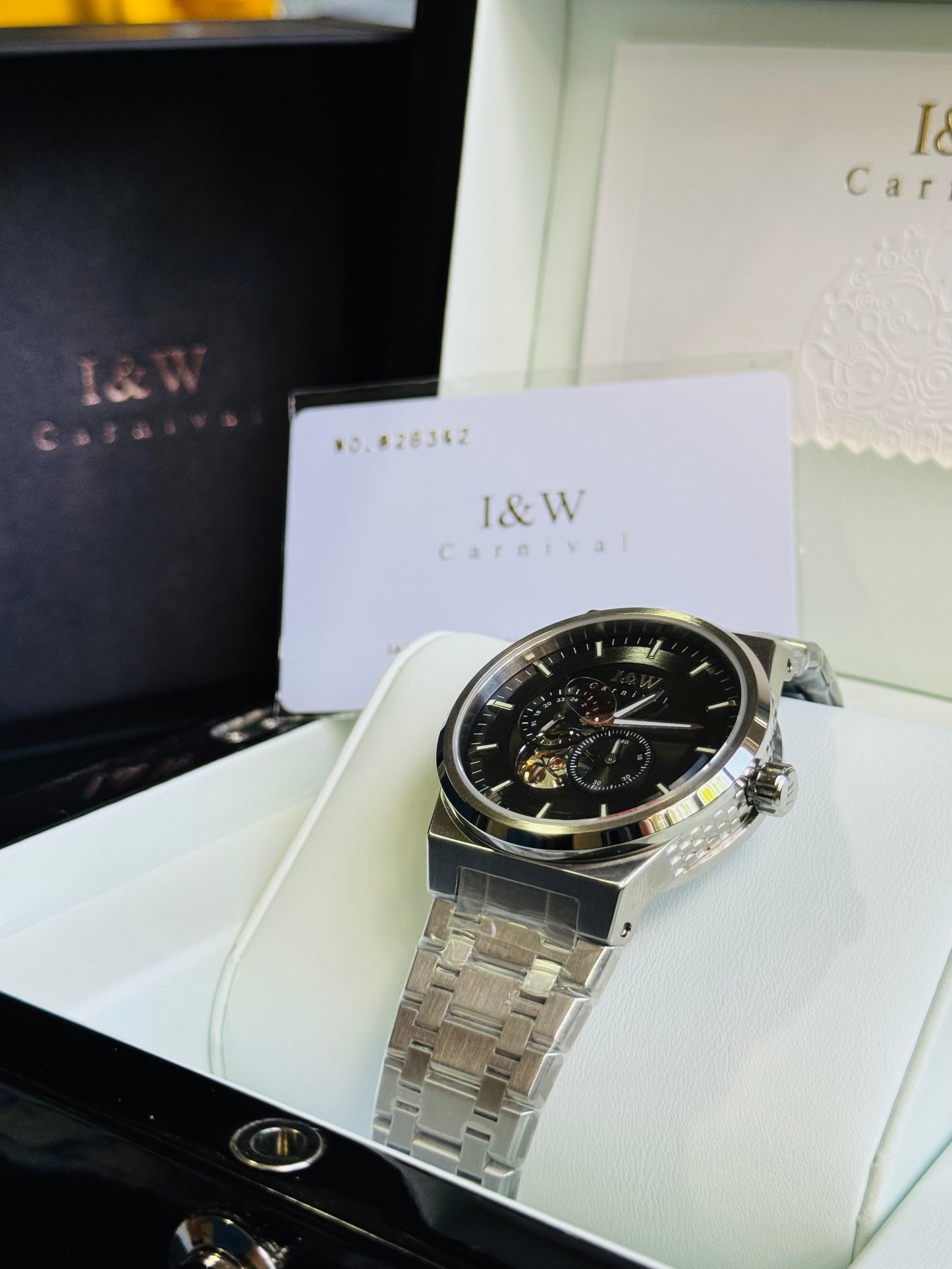 SOFISTICADO RELOJ AUTOMÁTICO I&W- CRISTAL ZAFIRO-LUMINOSO-PEQUEÑA VENTANA TOURBILLON-PEQUEÑOS DIALES SEGUNDERO Y 24 HRS. RESISTENTE AL AGUA- ALTA CALIDAD!!!