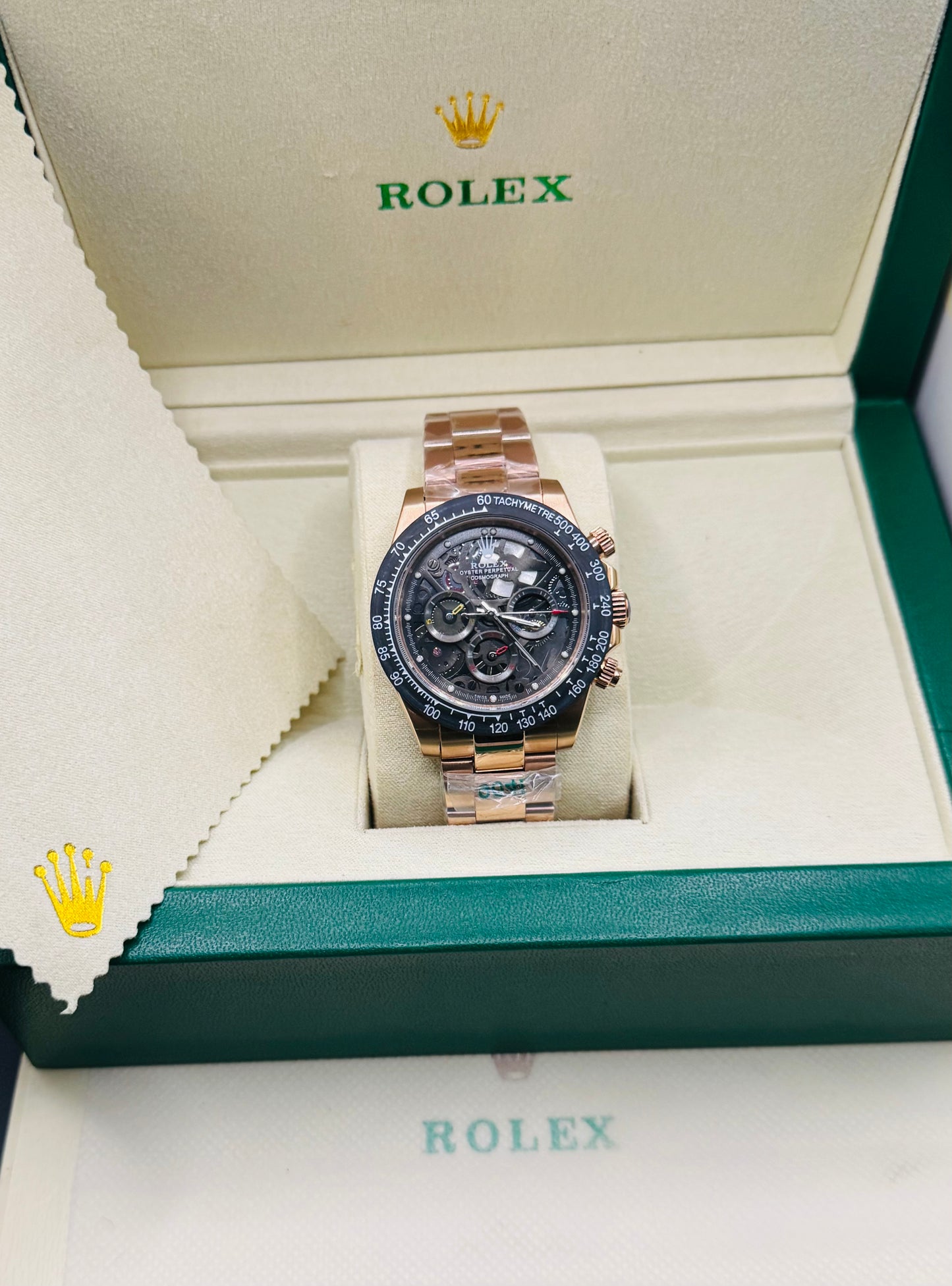 Hermoso Reloj Tono ORO Amarillo Automático Mecánico Skeleton-Luminoso- Gran Detalle- Diales Giratorio Etcétera Favor de Pedir Información por WhatsApp al 99 81 92 84 65