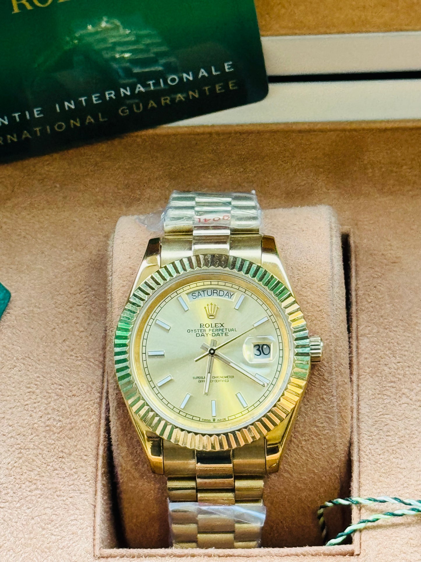 HERMOSO RELOJ AUTOMÁTICO OYSTER PERPETUAL DAY DATE ELEGANCIA Y DISTINCIÓN!

PRECIO A TRATAR 

Información por WhatsApp 99 81 92 84 65


NOTA:

No se hacen envíos 🚚  📦 💨!

Las Ventas son solo en Cancún

Nuestro Lema: No somos Números!