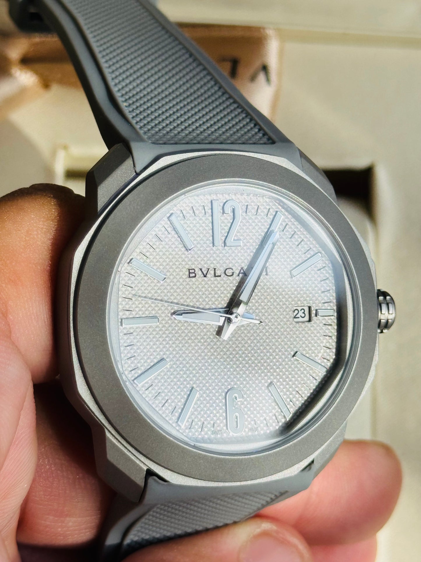 ELEGANTE RELOJ OCTO BVLGARI AUTOMÁTICO- 31 JOYAS 💎 CRISTAL ZAFIRO- FECHADOR-DISEÑO NUEVO!!!