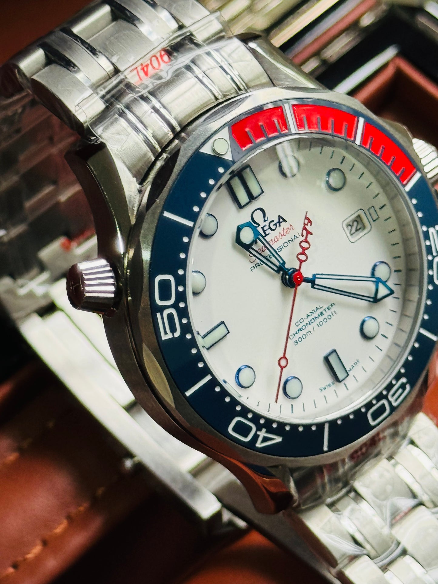 AUDAZ Y VERSÁTIL DISEÑO JAMES BOND 007-OMEGA AUTOMÁTICO SEA MASTER! FECHADOR-LUMINOSO-CRISTAL ZAFIRO-BISEL GIRATORIO ETC