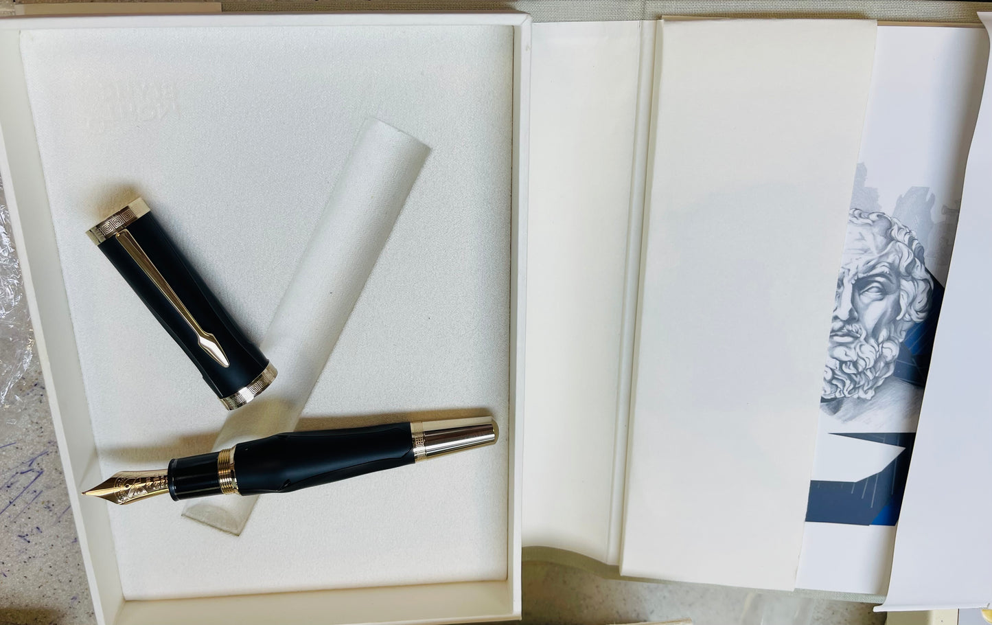 EDICIÓN LIMITADA PLUMA FUENTE MONT BLANC Writers Edition Homenaje a Homer Juego completo de pluma estilográfica con punta M INSPIRADO EN EL CABALLO DE TROYA!  Información por WhatsApp 99 81 92 84 65