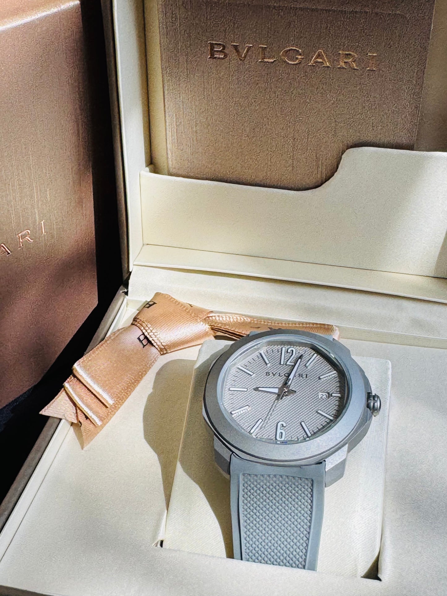 ELEGANTE RELOJ OCTO BVLGARI AUTOMÁTICO- 31 JOYAS 💎 CRISTAL ZAFIRO- FECHADOR-DISEÑO NUEVO!!!