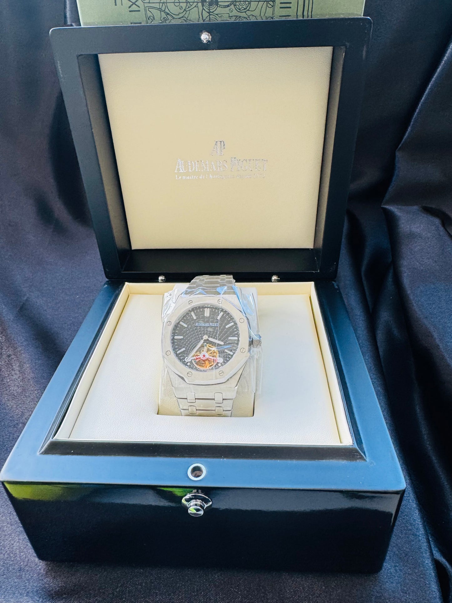 Increíble Reloj Audemars P. ROYAL OAK Automático Mecánico-Tourbillon-Máximo lujo y Calidad! Luminoso Etcétera-Disponible con Carátula Negra y Carátula Azul.