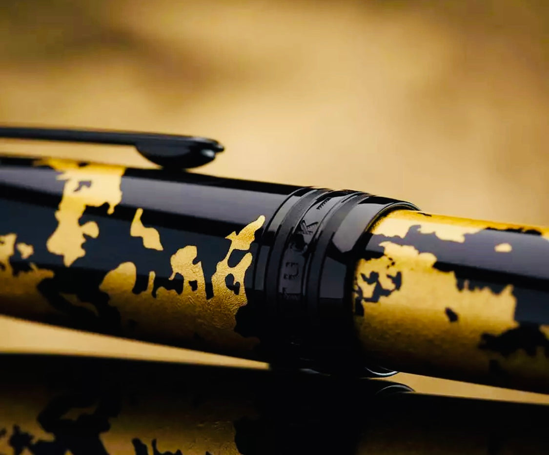 ESPECTACULAR Y ELEGANTE DISEÑO MONTBLANC SOLITAIRE  HOJA DE ORO 24k PLUMA ESTILOGRÁFICA FLEXIBLE