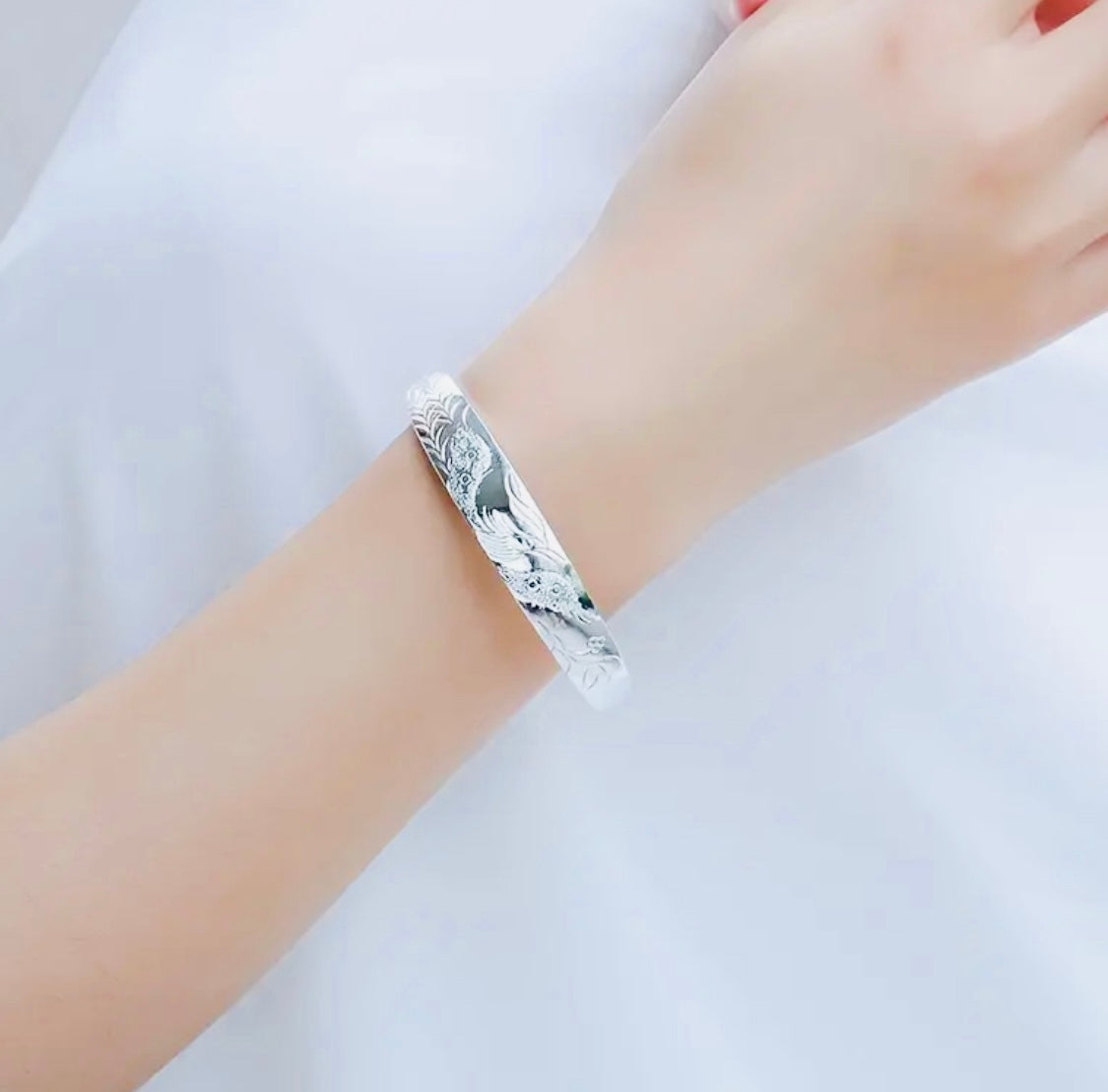 Hermoso Brazalete Unitalla- Unisex de Cobre Enchapado en Plata. Ideal para Regalo 🎁!