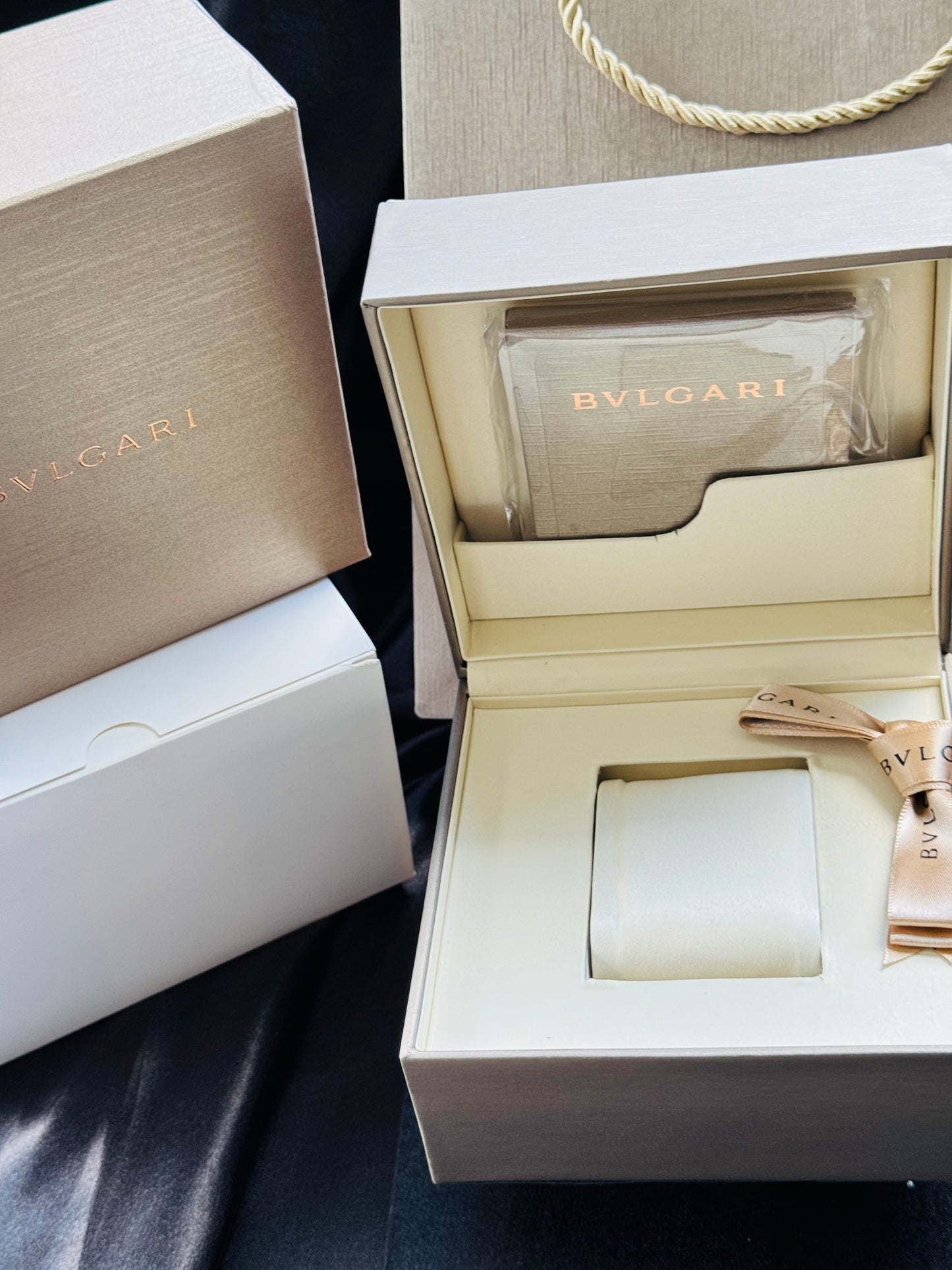 IMPONENTE Y DISTINGUIDO RELOJ AUTOMÁTICO MECÁNICO SKELETON BVLGARI OCTO! HERMOSO DISEÑO Y CALIDAD!!!

PRECIO A TRATAR 

Información por WhatsApp 99 81 92 84 65


NOTA:

No se hacen envíos 🚚  📦 💨!

Las Ventas son solo en Cancún

Nuestro Lema: No somos N