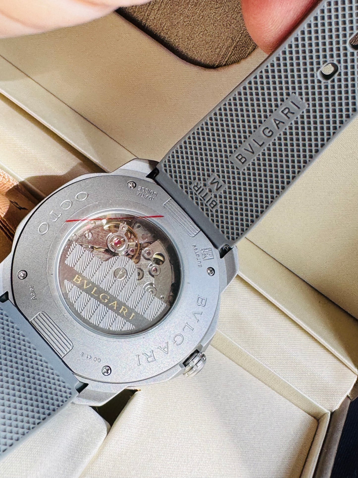 ELEGANTE RELOJ OCTO BVLGARI AUTOMÁTICO- 31 JOYAS 💎 CRISTAL ZAFIRO- FECHADOR-DISEÑO NUEVO!!!