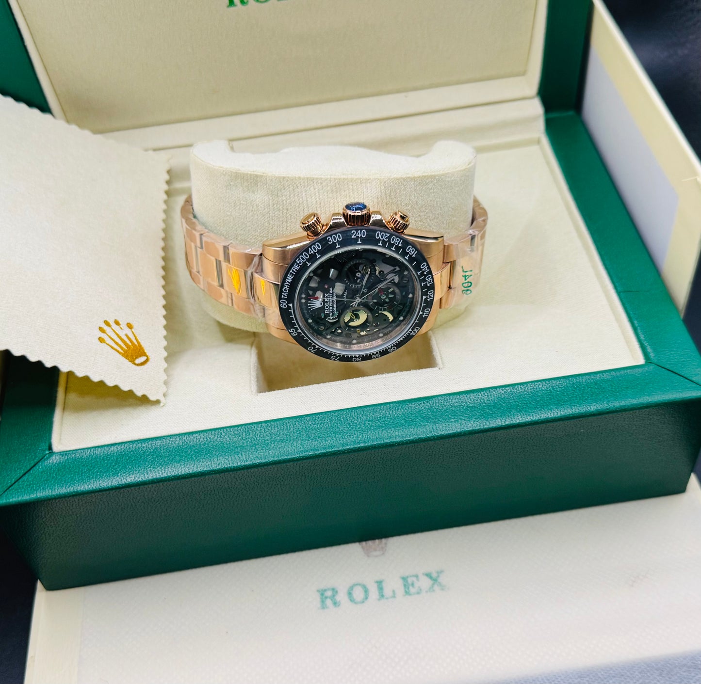 Hermoso Reloj Tono ORO Amarillo Automático Mecánico Skeleton-Luminoso- Gran Detalle- Diales Giratorio Etcétera Favor de Pedir Información por WhatsApp al 99 81 92 84 65