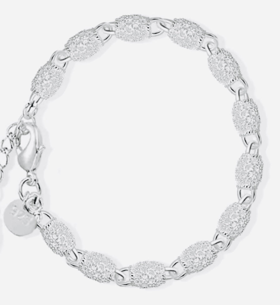 ELEGANTE PULSERA DE PLATA LEY 925 UNITALLA- UNISEX- HIPOALERGENICA! PERFECTA PARA REGALO 🎁!
Información por WhatsApp al 99 81 92 84 65