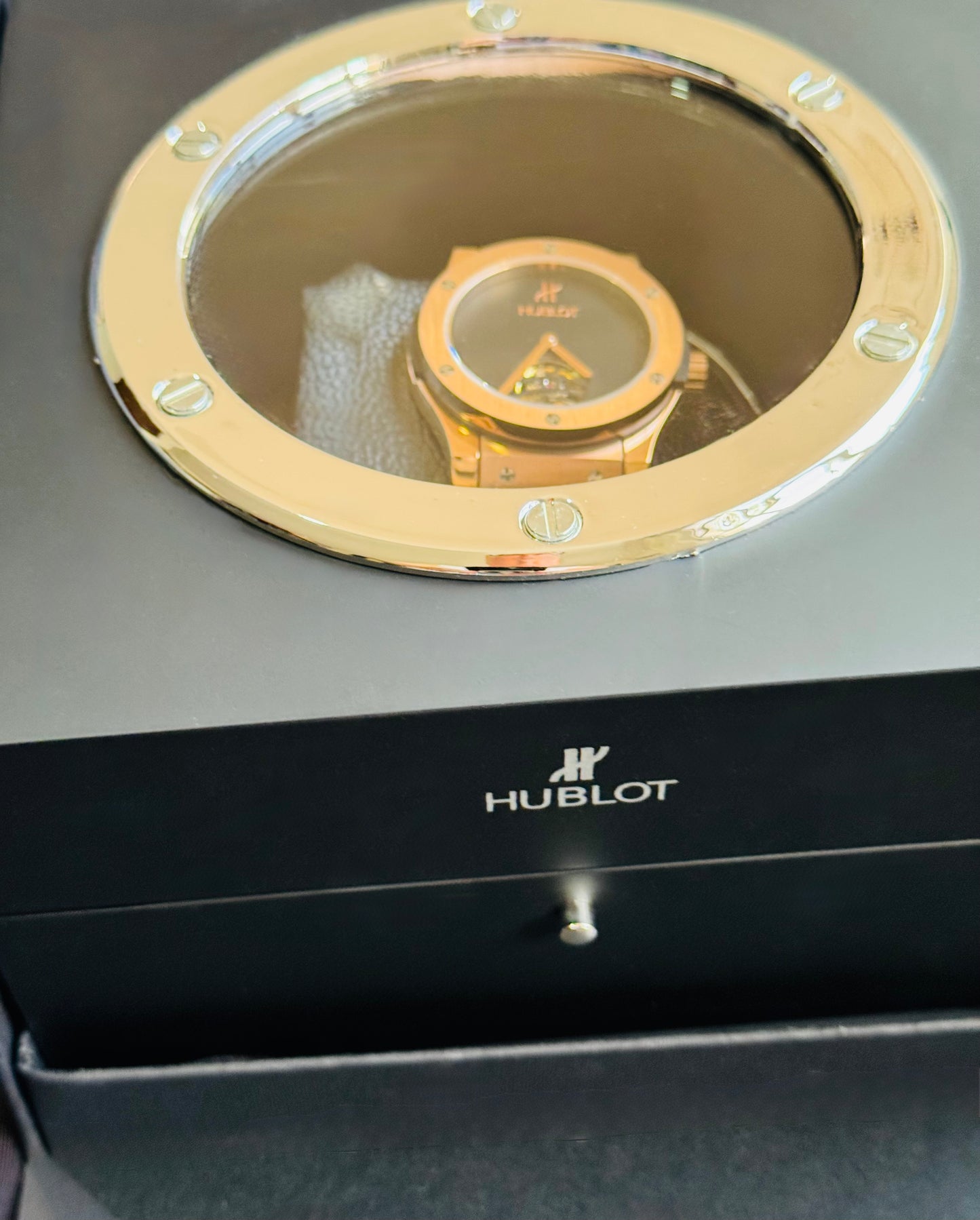 IMPRESIONANTE RELOJ AUTOMÁTICO MECÁNICO HUBLOT TOURBILLON- CRISTAL ZAFIRO-21 JOYAS-MÁXIMA ELEGANCIA!!!

PRECIO: A TRATAR

INFORMACION WHATSAPP 99 81 92 84 65

NO SE HACEN ENVÍOS 🚚