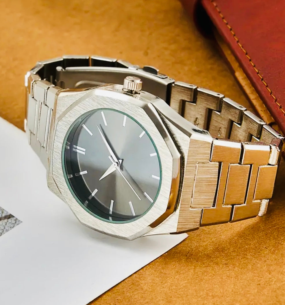 Hermoso Reloj Automático Mecánico 100% Original - Gran Calidad a un Excelente Precio!

Favor de Pedir información por WhatsApp al 99 81 92 84 65