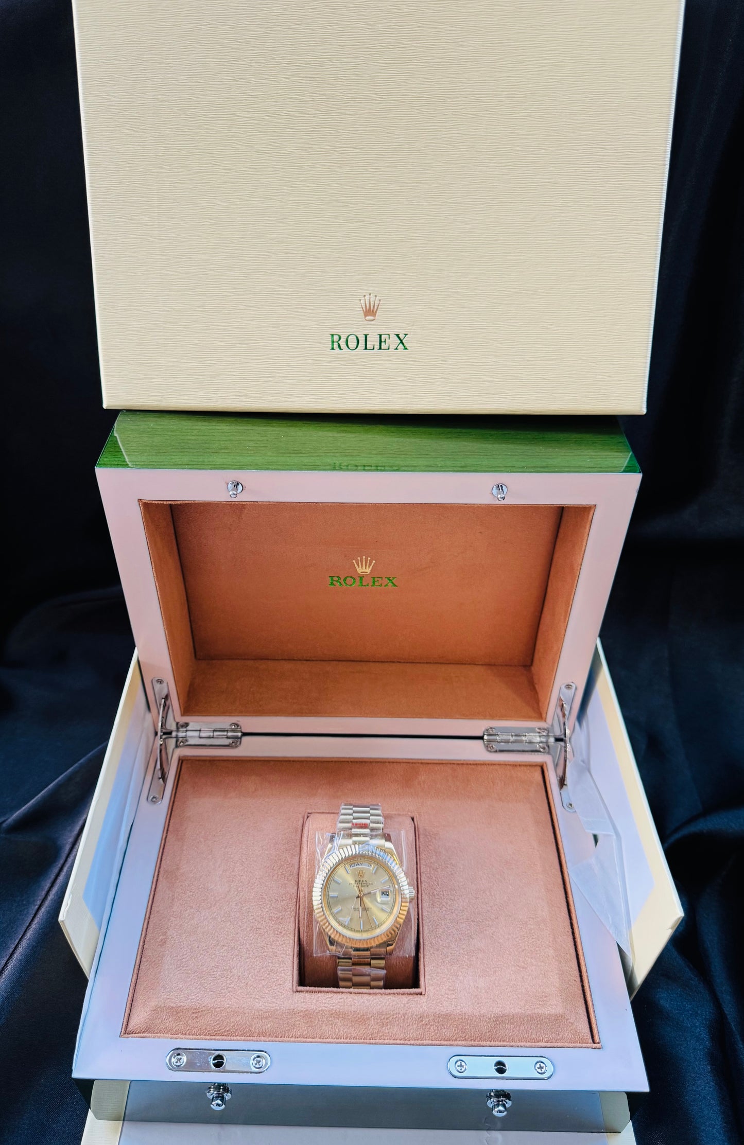 HERMOSO RELOJ AUTOMÁTICO OYSTER PERPETUAL DAY DATE ELEGANCIA Y DISTINCIÓN!

PRECIO A TRATAR 

Información por WhatsApp 99 81 92 84 65


NOTA:

No se hacen envíos 🚚  📦 💨!

Las Ventas son solo en Cancún

Nuestro Lema: No somos Números!