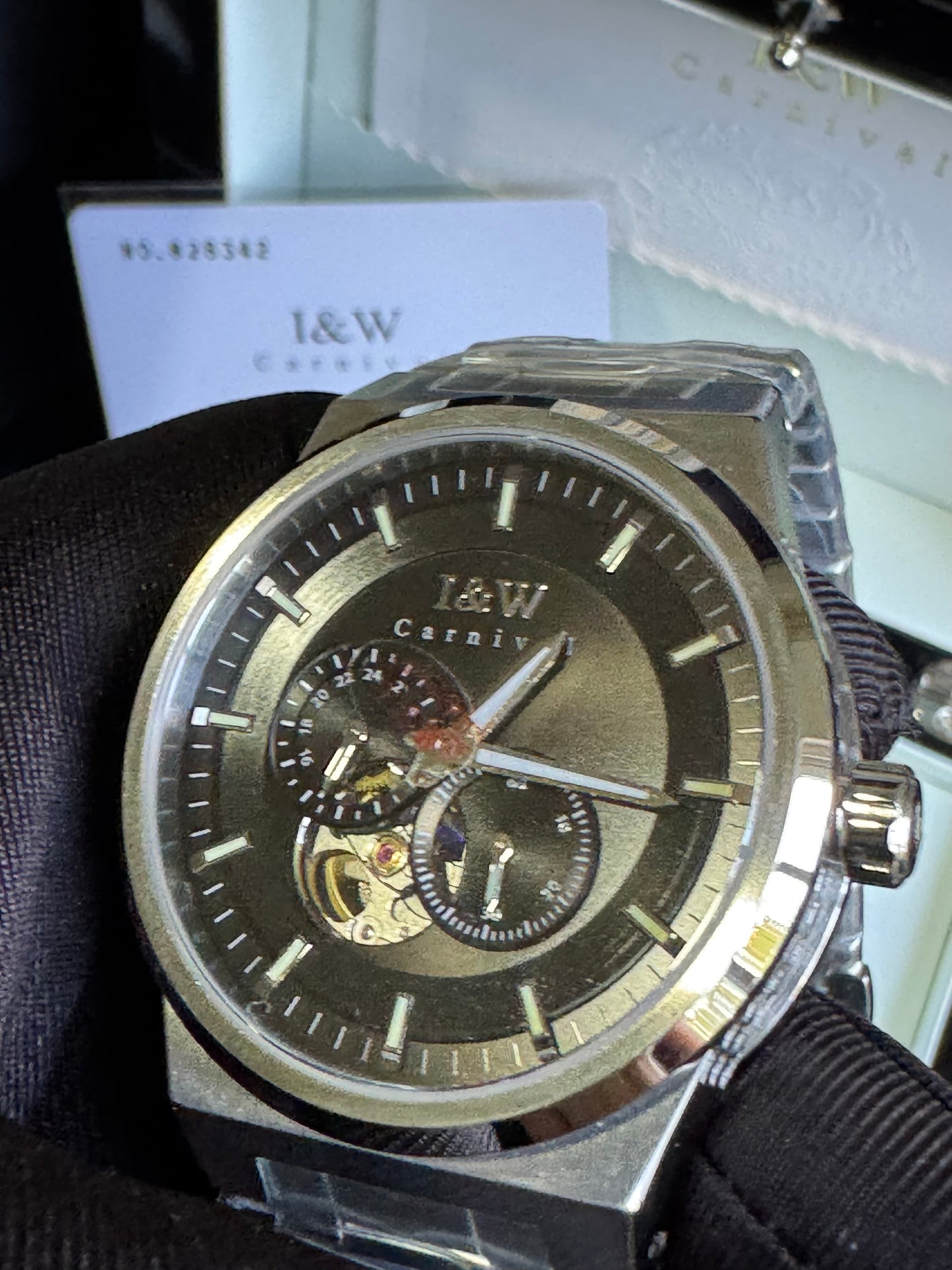 SOFISTICADO RELOJ AUTOMÁTICO I&W- CRISTAL ZAFIRO-LUMINOSO-PEQUEÑA VENTANA TOURBILLON-PEQUEÑOS DIALES SEGUNDERO Y 24 HRS. RESISTENTE AL AGUA- ALTA CALIDAD!!!