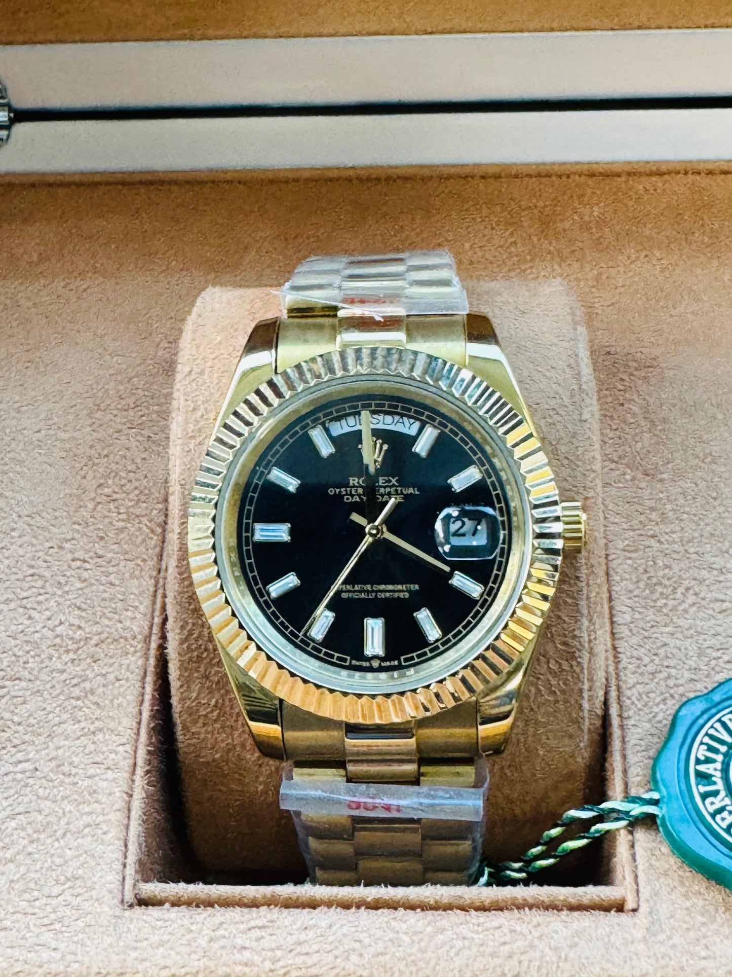 DISTINGUIDO Y ELEGANTE RELOJ AUTOMÁTICO MECÁNICO OYSTER PERPETUAL DAY DATE TODO UN CLÁSICO! PRECIO A TRATAR