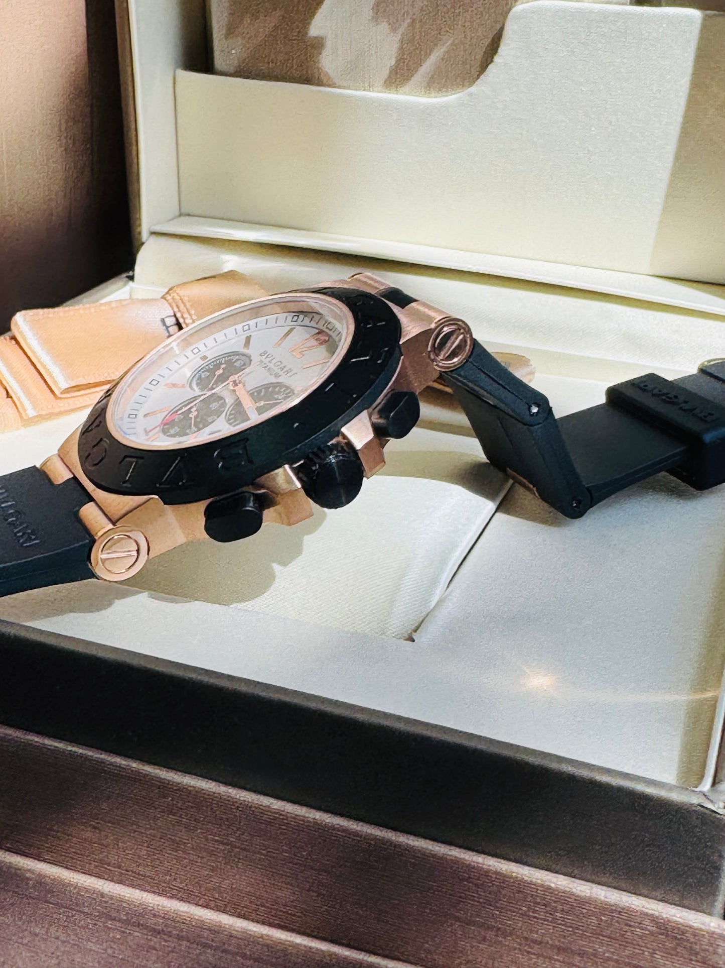 ESPECTACULAR RELOJ AUTOMÁTICO MULTIFUNCIONAL BVLGARI-CRONÓMETRO-SEGUNDERO-2 ZONAS HORARIAS-CRISTAL ZAFIRO-ETC