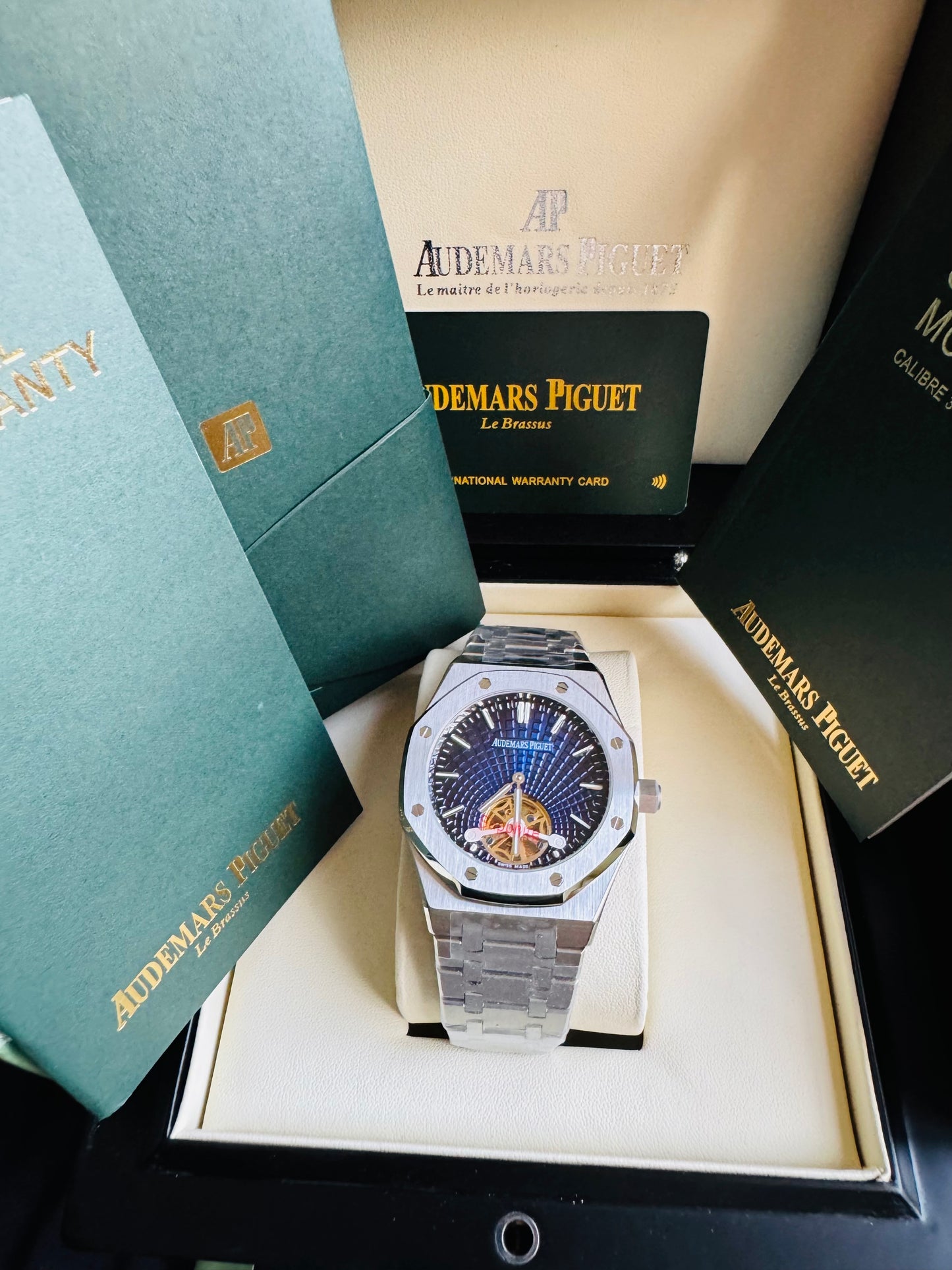 ESPECTACULAR AUDEMARS PIGUET ROYAL OAK
FLYNG TOURBILLON LIMITED EDITION!!! CRISTAL ZAFIRO!!! MÁXIMO LUJO!!!