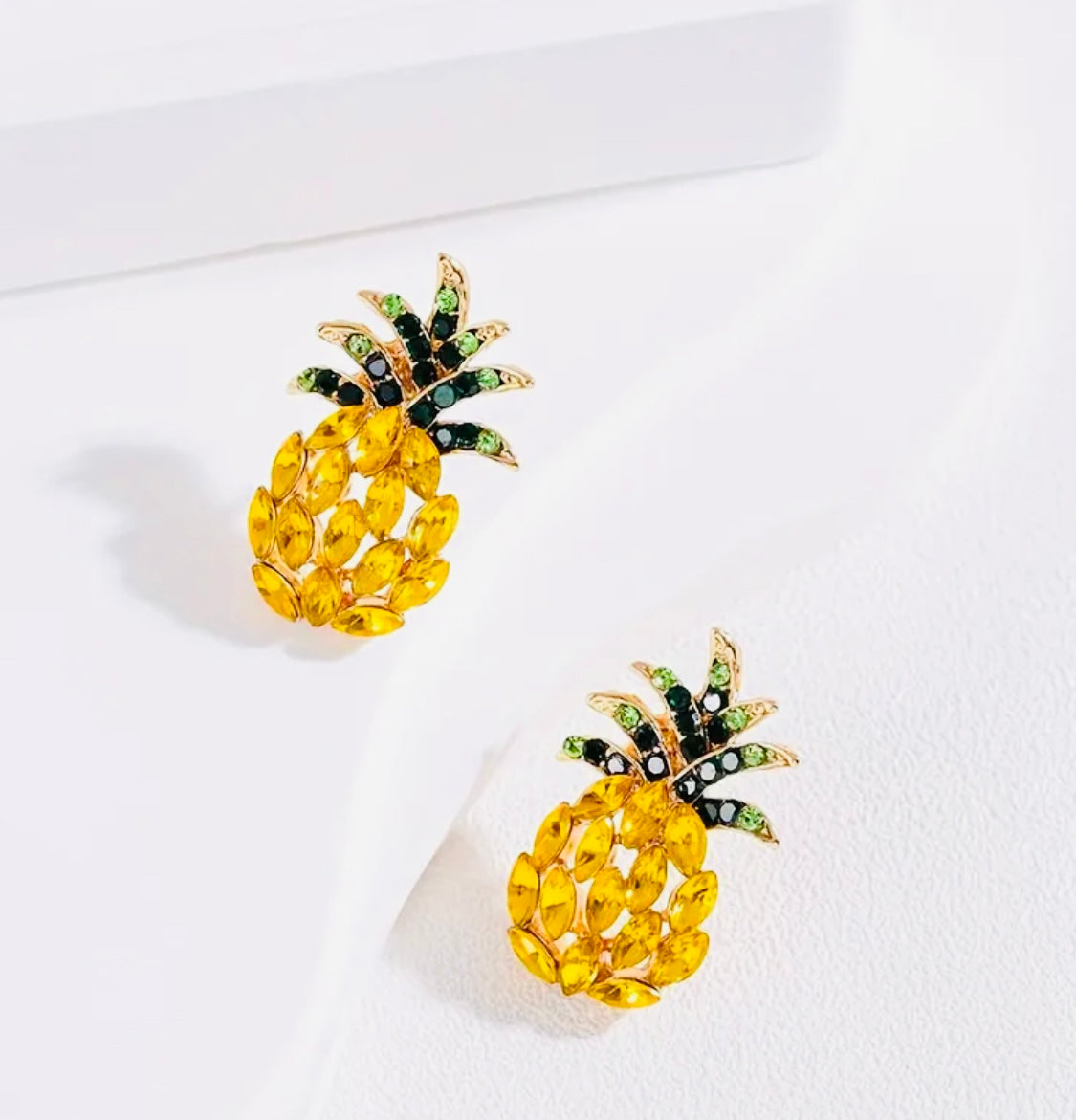 Hermosos y Originales Pendientes Motivo Piñas 🍍 Con Incrustaciones de Circonias! Gran Calidad y Detalles!