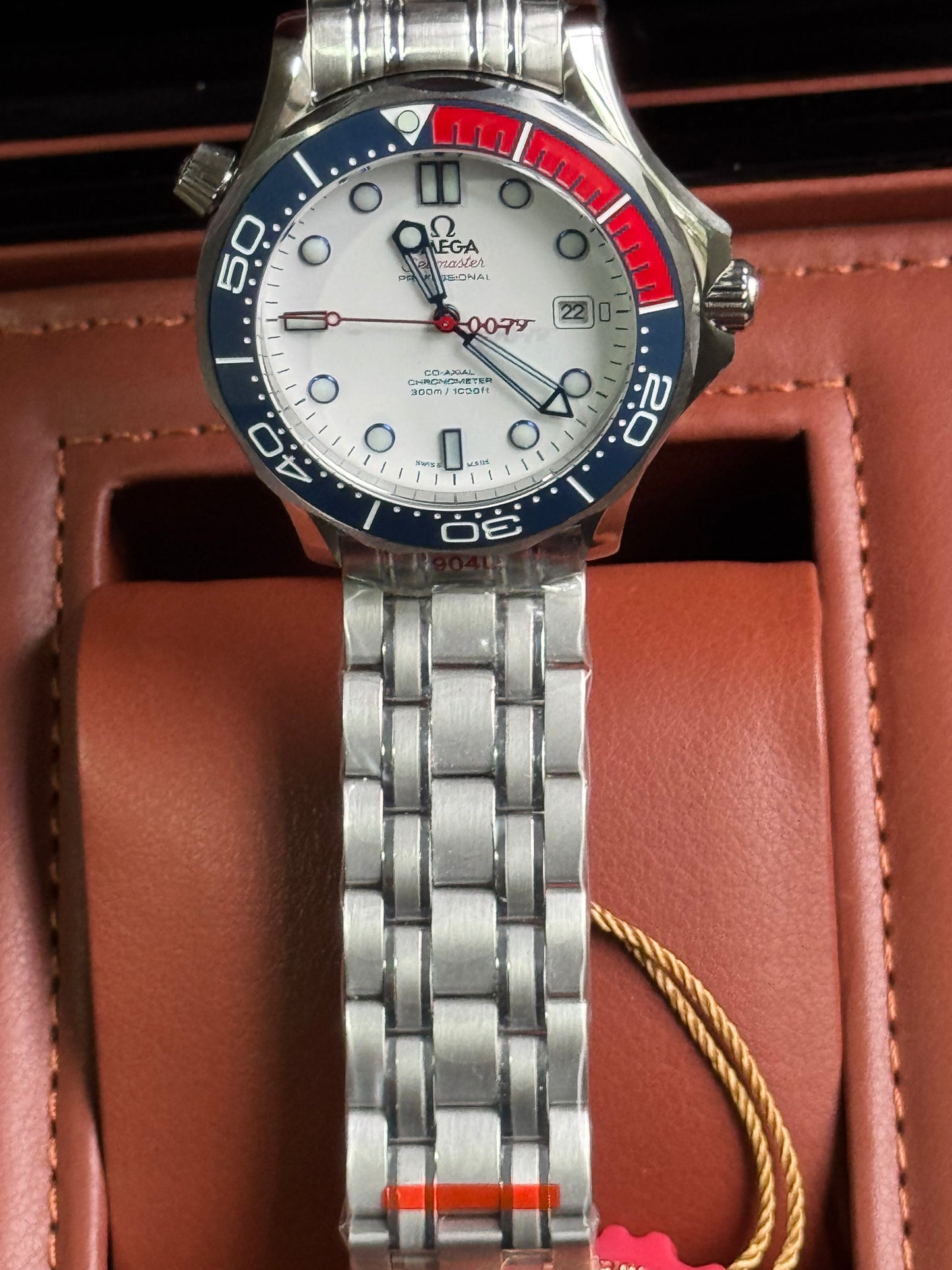 AUDAZ Y VERSÁTIL DISEÑO JAMES BOND 007-OMEGA AUTOMÁTICO SEA MASTER! FECHADOR-LUMINOSO-CRISTAL ZAFIRO-BISEL GIRATORIO ETC
