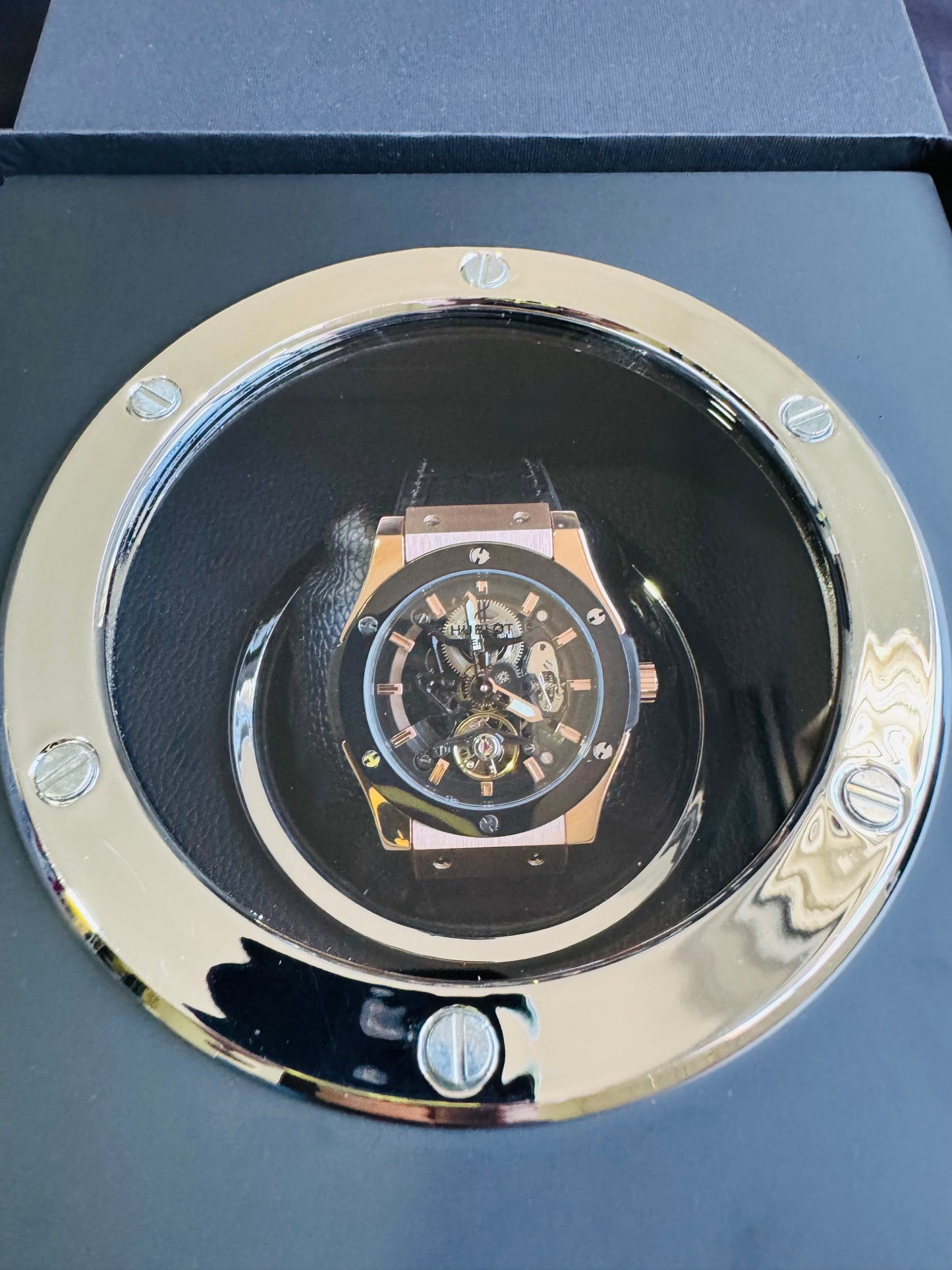 ESPECTACULAR RELOJ HUBLOT SKELETON AUTOMÁTICO MECÁNICO- CRISTAL ZAFIRO MÁXIMO LUJO!!!

PRECIO: A TRATAR 

VENTAS SOLO EN CANCÚN 

INFORMACION POR WhatsApp 99 81 92 84 65.

NO SE HACEN ENVÍOS 🚚