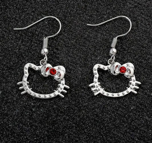 Pequeños y Originales Pendientes Sanrio Hello Kitty y Pasadores Hipoalergenicos de Acero Inoxidable