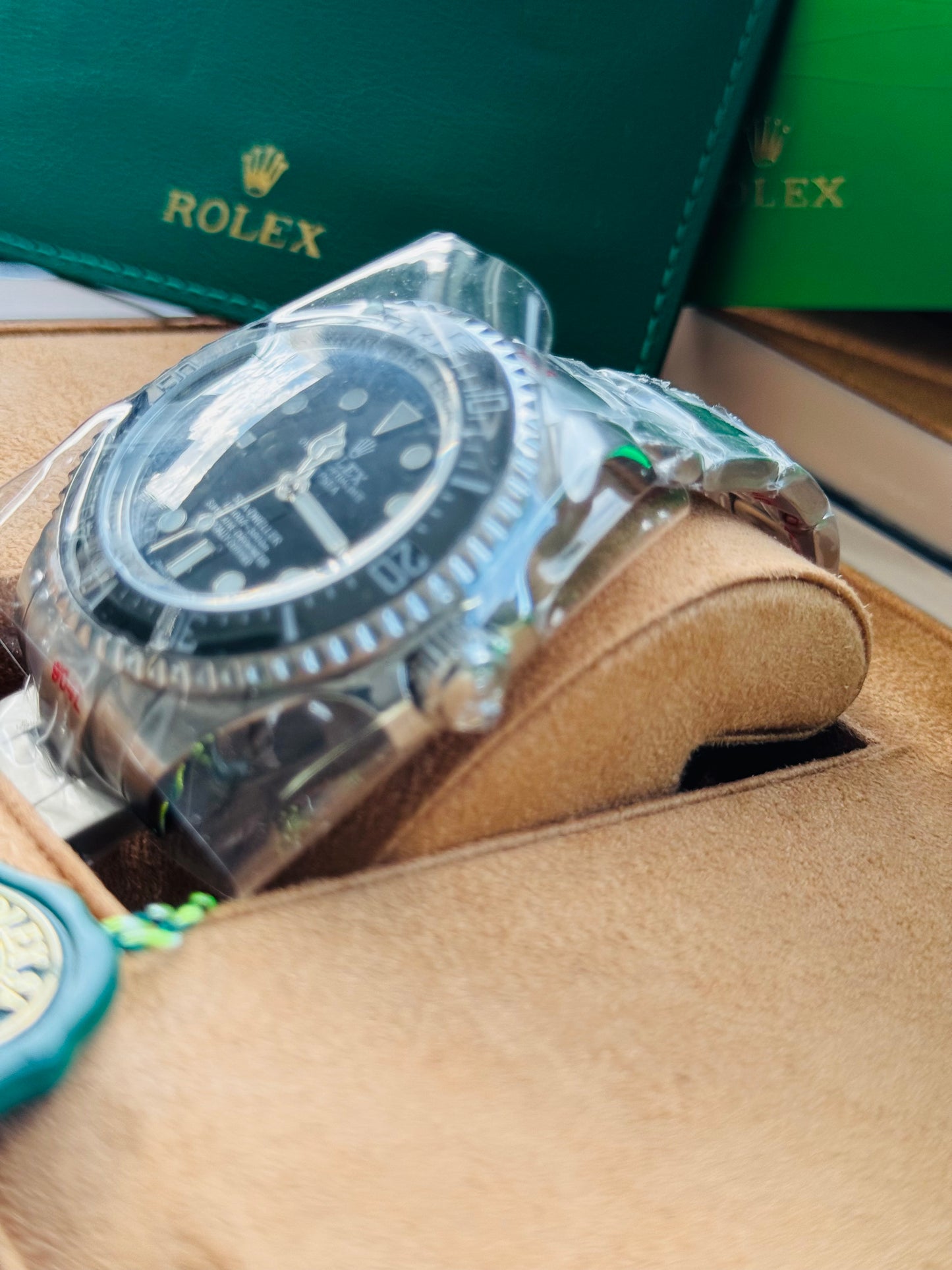 IMPRESIONANTE GRANDE Y PESADO RELOJ AUTOMÁTICO MECÁNICO OYSTER PERPETUAL DATE DEEP SEA-DWELLER- CON VÁLVULA DE ESCAPE DE GAS 💨 RIN LOCK SISTEM! 43mm. ESPECTACULAR RELOJ!