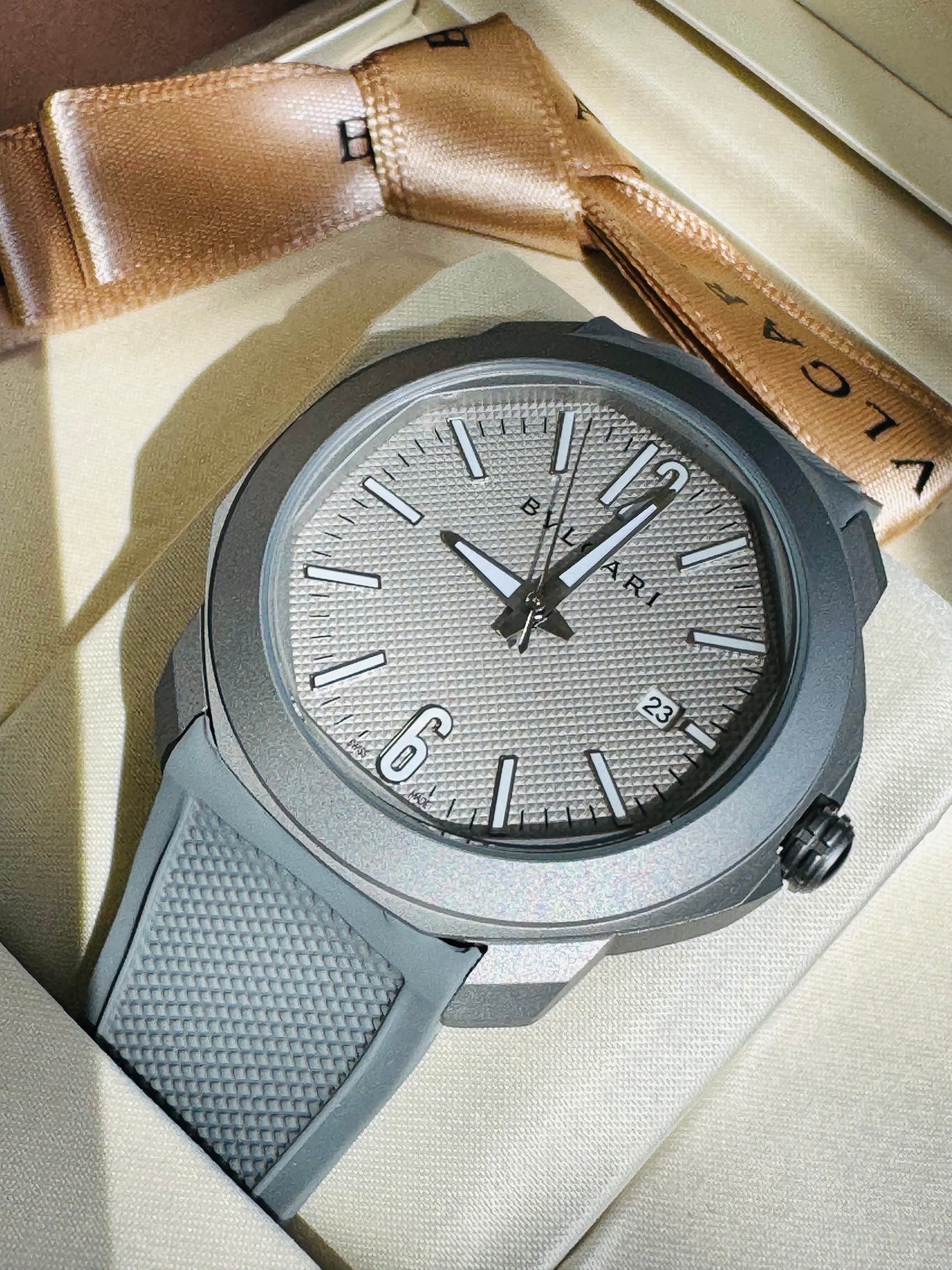 ELEGANTE RELOJ OCTO BVLGARI AUTOMÁTICO- 31 JOYAS 💎 CRISTAL ZAFIRO- FECHADOR-DISEÑO NUEVO!!!