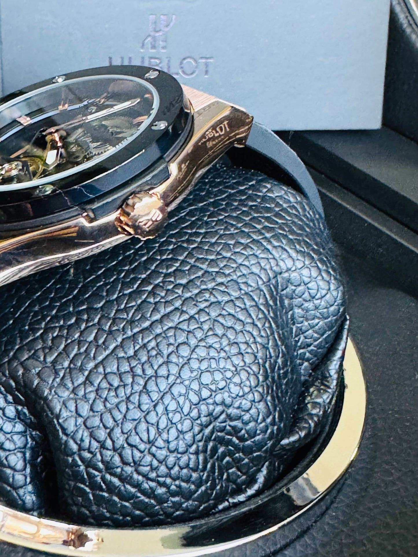 ESPECTACULAR RELOJ HUBLOT SKELETON AUTOMÁTICO MECÁNICO- CRISTAL ZAFIRO MÁXIMO LUJO!!!

PRECIO: A TRATAR 

VENTAS SOLO EN CANCÚN 

INFORMACION POR WhatsApp 99 81 92 84 65.

NO SE HACEN ENVÍOS 🚚