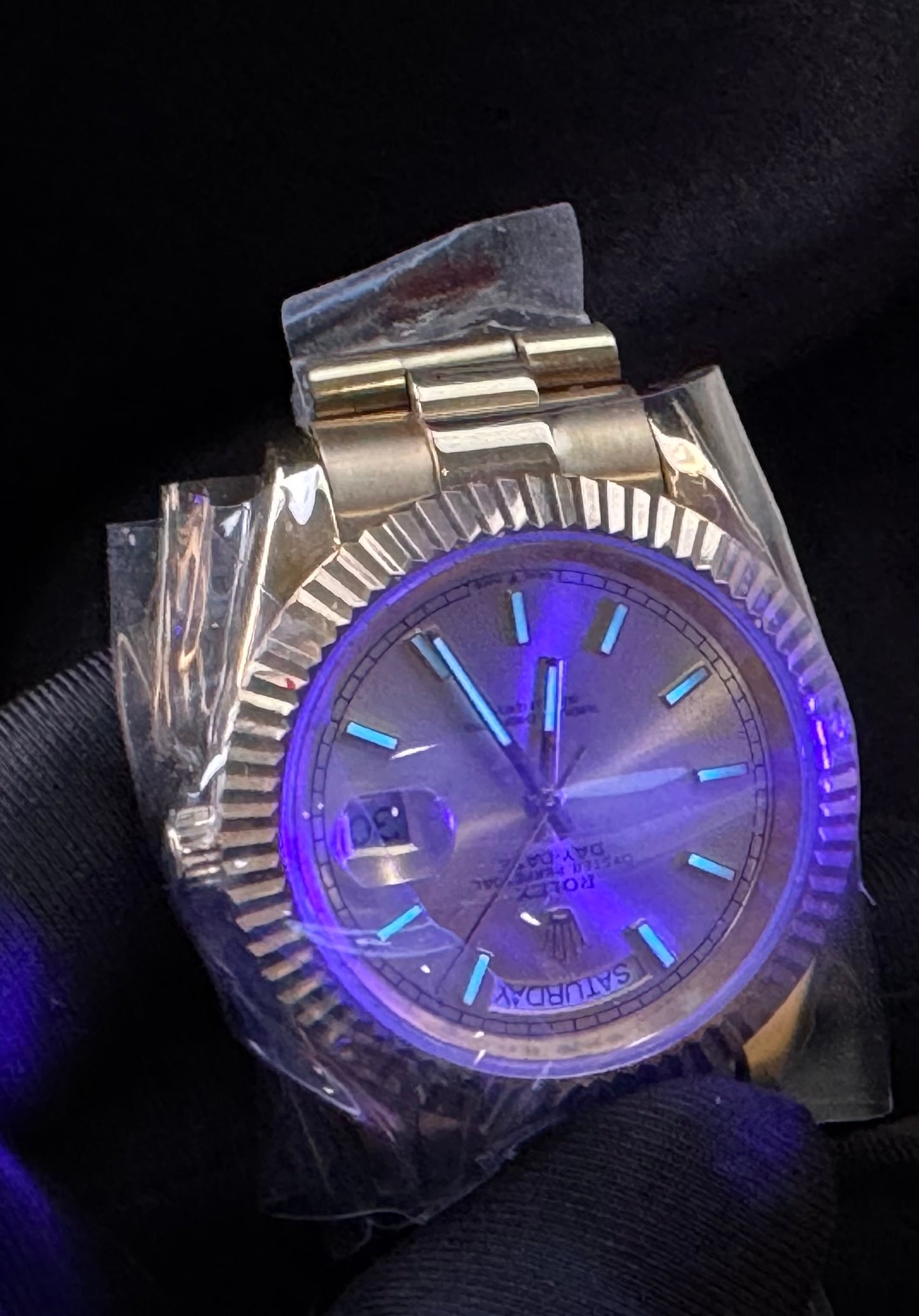 HERMOSO RELOJ AUTOMÁTICO OYSTER PERPETUAL DAY DATE ELEGANCIA Y DISTINCIÓN!

PRECIO A TRATAR 

Información por WhatsApp 99 81 92 84 65


NOTA:

No se hacen envíos 🚚  📦 💨!

Las Ventas son solo en Cancún

Nuestro Lema: No somos Números!