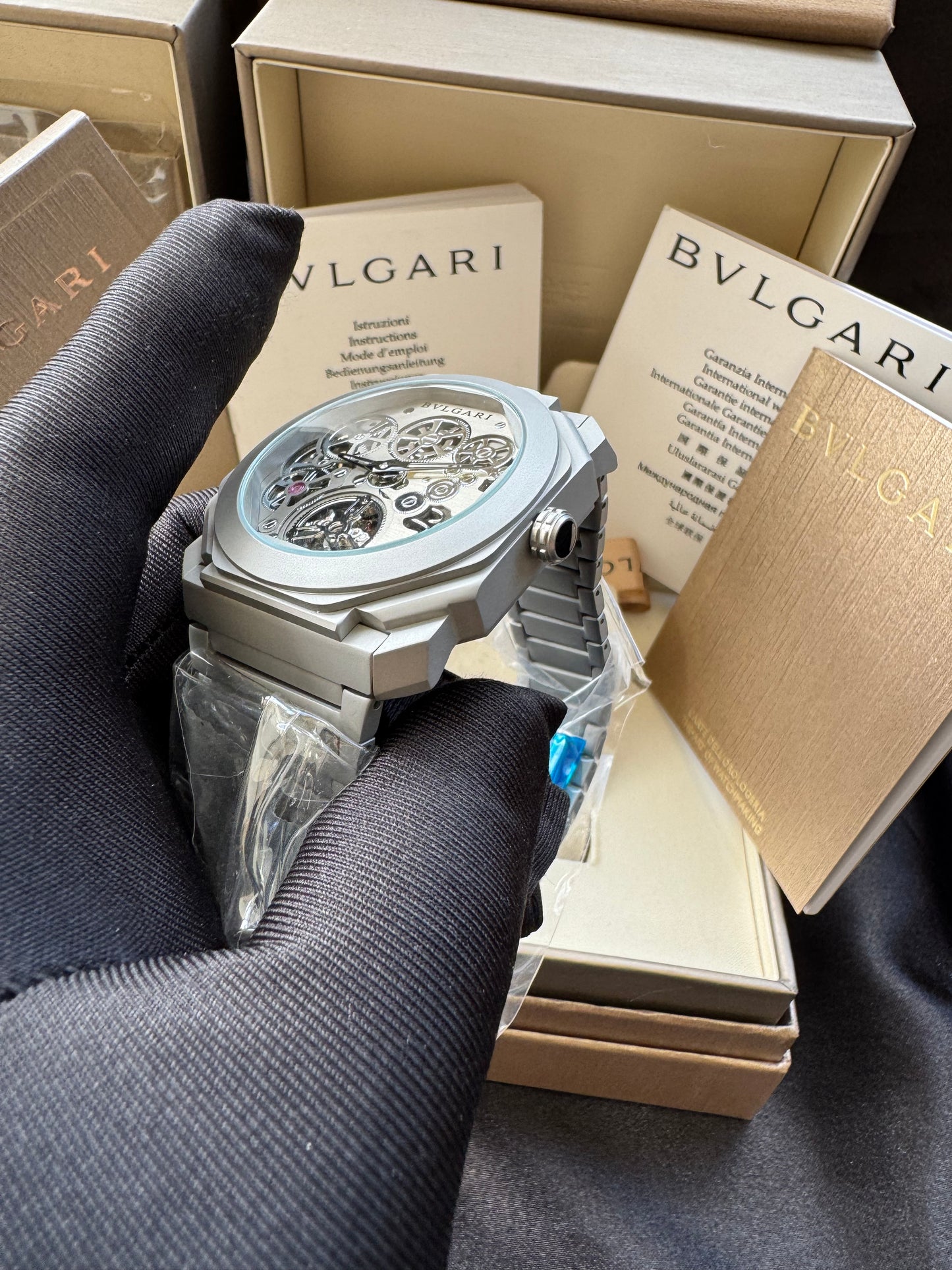 LUJOSO DISEÑO RELOJ AUTOMÁTICO MECÁNICO BVLGARI OCTO ELEGANCIA Y DISTINCIÓN