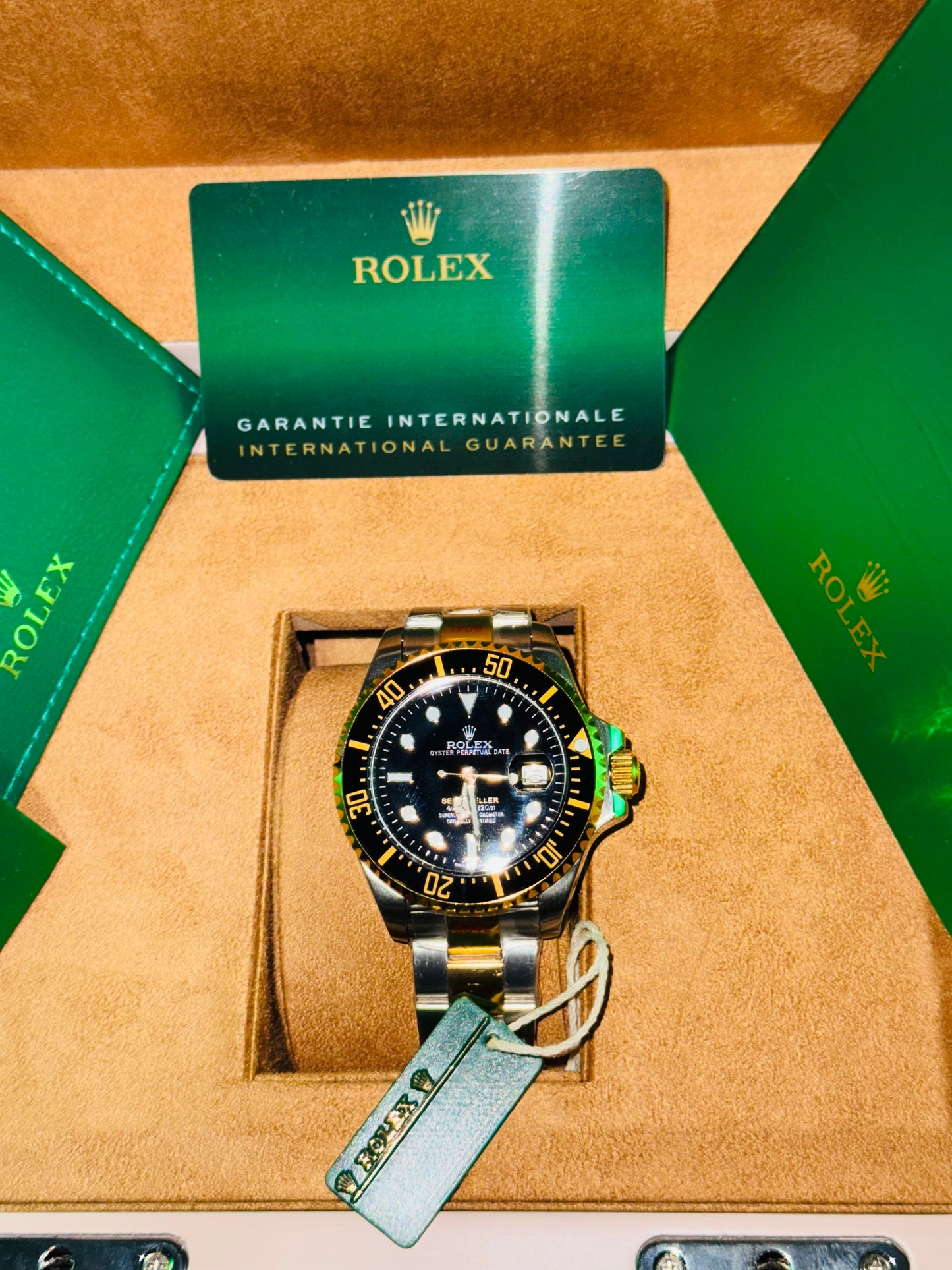 IMPRESIONANTE RELOJ AUTOMÁTICO MECÁNICO OYSTER SEA DWELLER FECHADOR VÁLVULA DE ESCAPE MÁXIMO LUJO Y DISTINCIÓN PRECIO A TRATAR 

NOTA:

No se hacen envíos 🚚  📦 💨!

Las Ventas son solo en Cancún