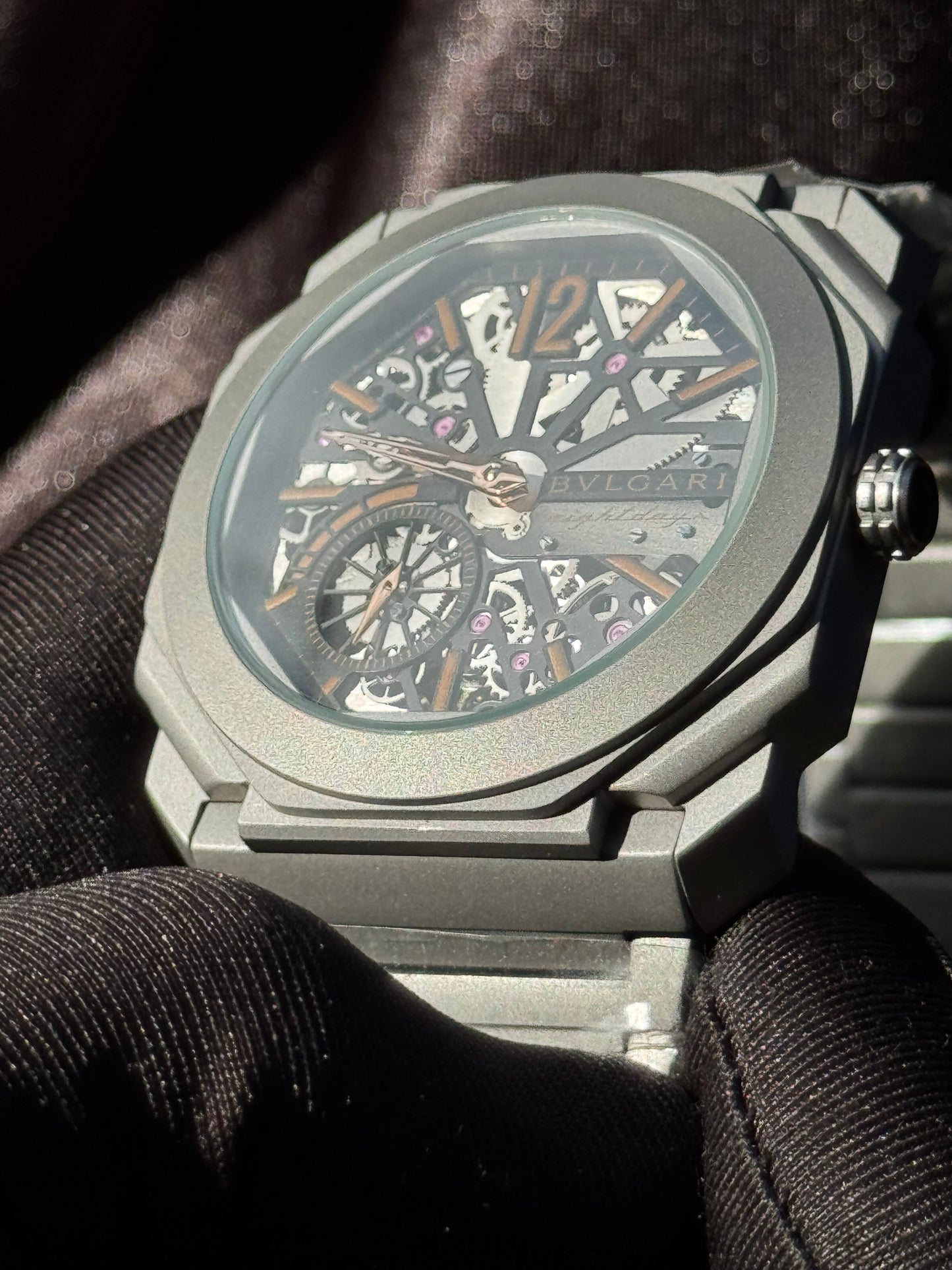 IMPONENTE Y DISTINGUIDO RELOJ AUTOMÁTICO MECÁNICO SKELETON BVLGARI OCTO! HERMOSO DISEÑO Y CALIDAD!!!

PRECIO A TRATAR 

Información por WhatsApp 99 81 92 84 65


NOTA:

No se hacen envíos 🚚  📦 💨!

Las Ventas son solo en Cancún

Nuestro Lema: No somos N